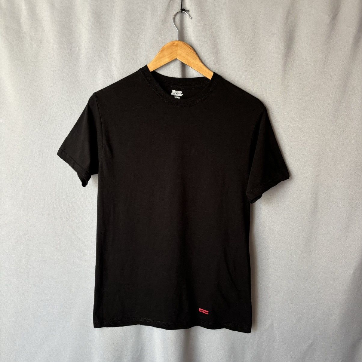 Hanes × Supreme Supreme Hanes basic tee black small streetwear rare Size US S / EU 44-46 / 1 - 1 Thumbnail