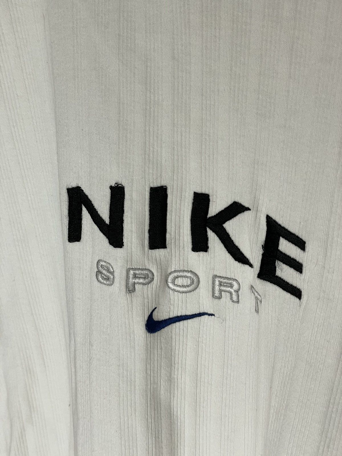 Nike × Vintage Vintage Y2K Nike Center Logo Rare 90s Tshirt Size M / US 6-8 / IT 42-44 - 9 Thumbnail