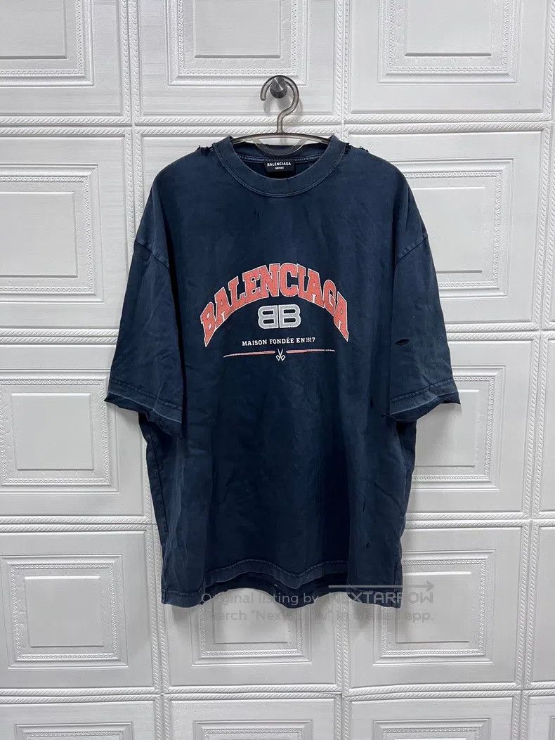 Balenciaga Balenciaga Double B Letter Logo Printed Crack Aged Destroy Size US L / EU 52-54 / 3 - 1 Thumbnail