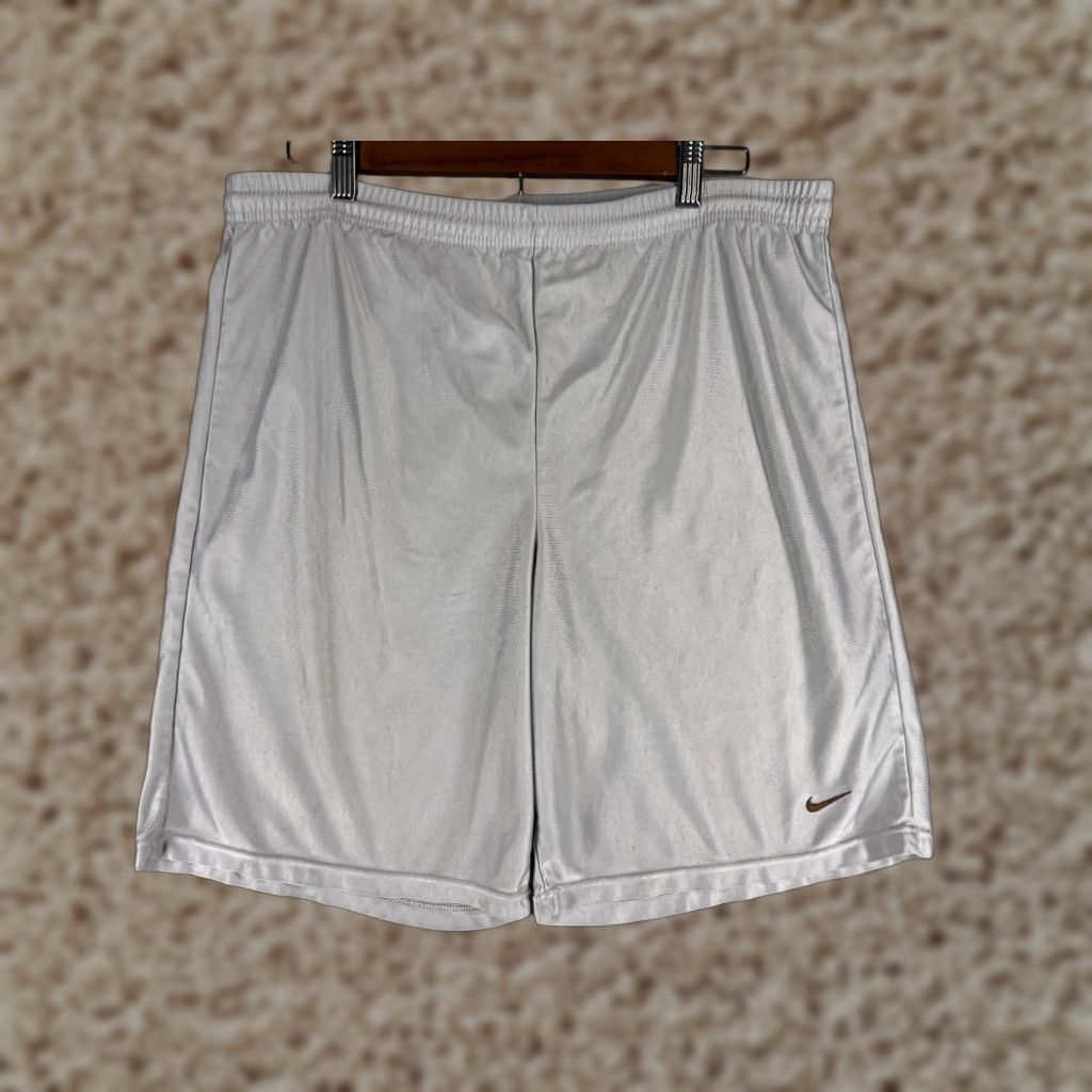 Nike VINTAGE Nike Shorts Mens M Gray Basketball Running Training 100% Polyester Size US 36 / EU 52 - 1 Thumbnail