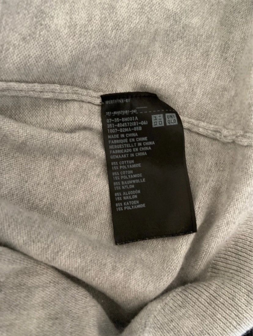 Uniqlo Grey UNIQLO V neck Uniqlo mens knit jumper size L Size US L / EU 52-54 / 3 - 5 Thumbnail