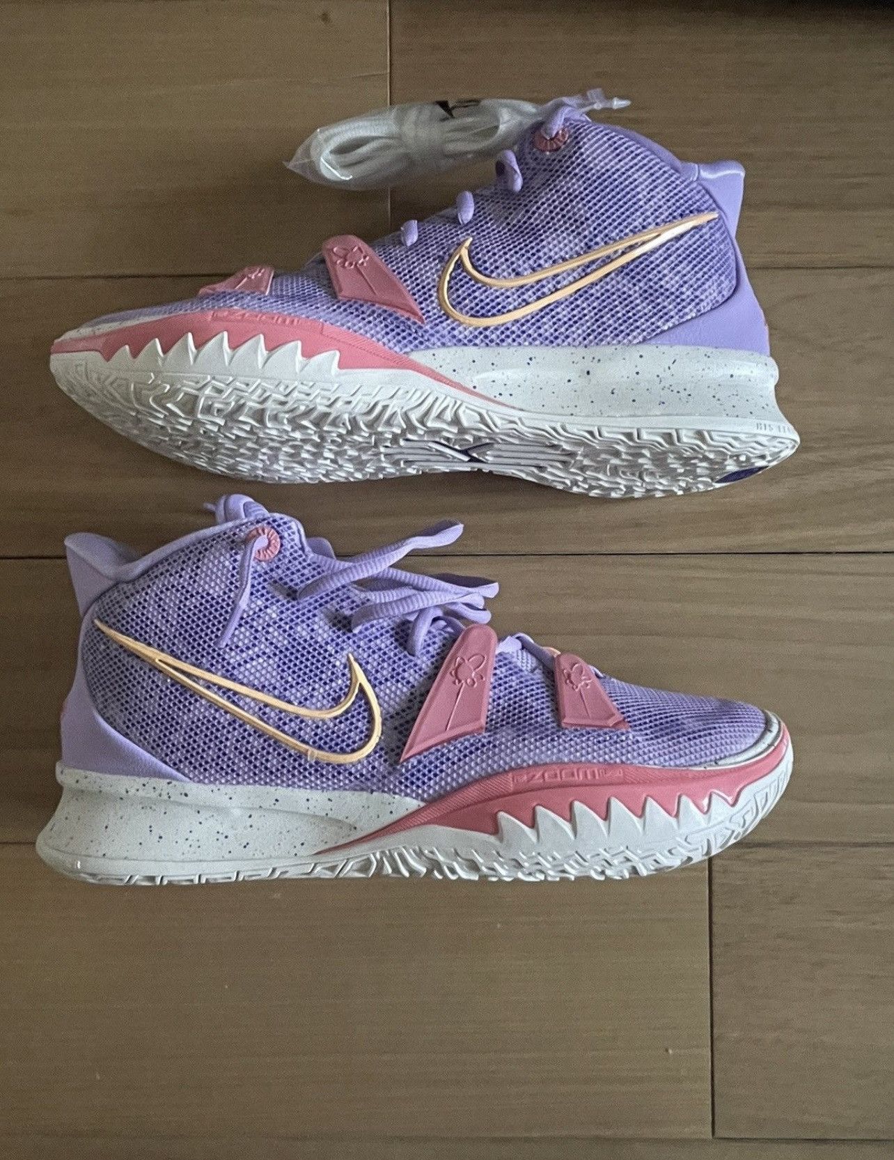 Nike Nike Kyrie Size US 11 / EU 44 - 6 Thumbnail