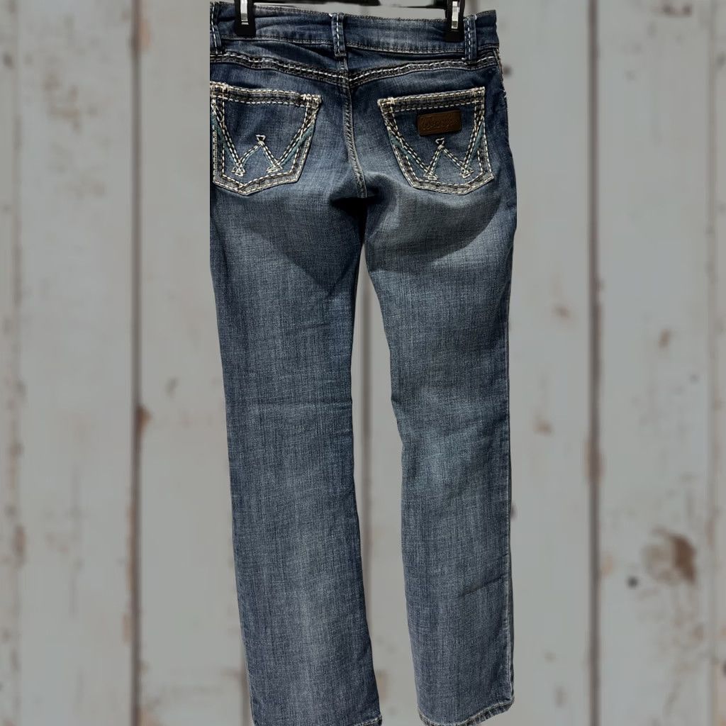Wrangler Wrangler Jeans Bootcut Western Women 29 in 3/4 Cotton Blend Denim Embroidered Logo Flap Back Pockets Low Rise 33.5 in Inseam Booty Up Size 26" / US 2 / IT 38 - 1 Thumbnail