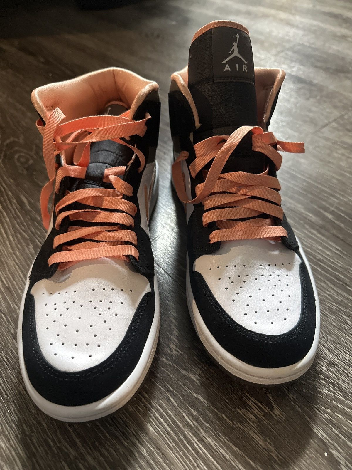 Jordan Brand Women’s Air Jordan 1 MID SE Size US 10 / IT 40 - 3 Thumbnail