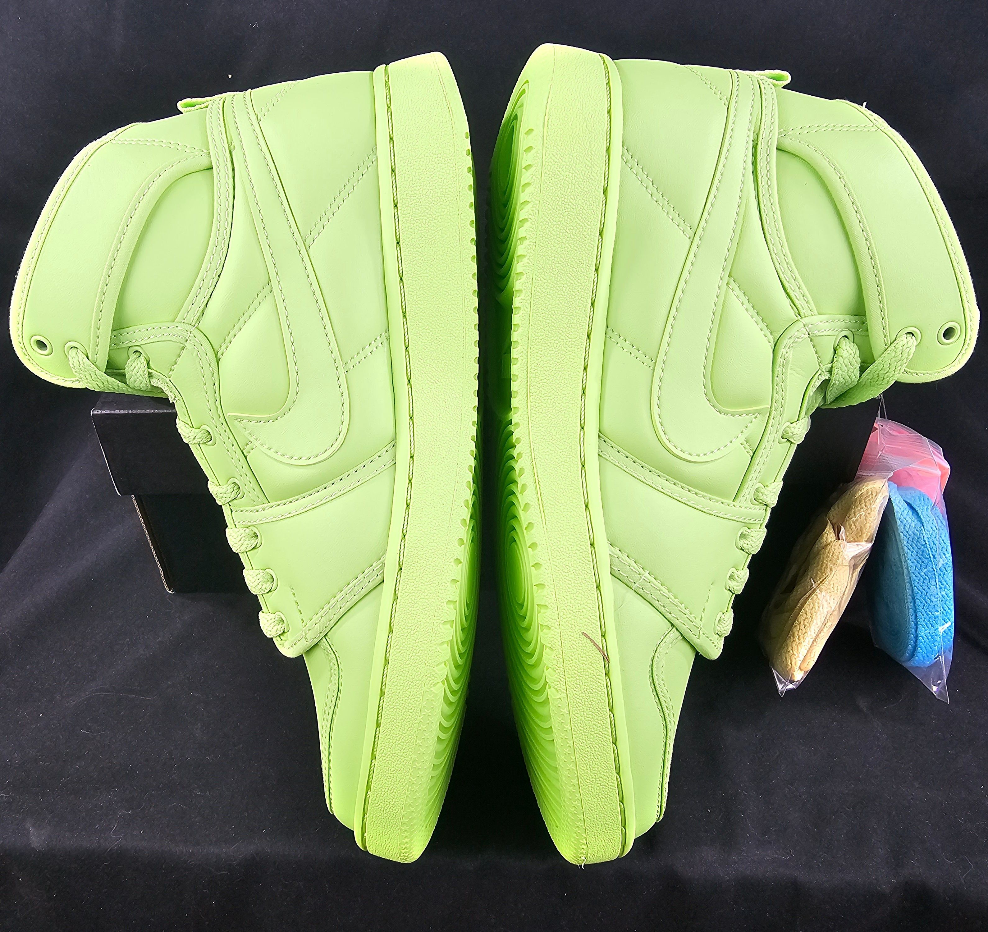 Billie Eilish × Jordan Brand × Nike Jordan 1 Retro AJKO Billie Eilish Ghost Green Women's Size 7 Size US 7 / IT 37 - 5 Thumbnail