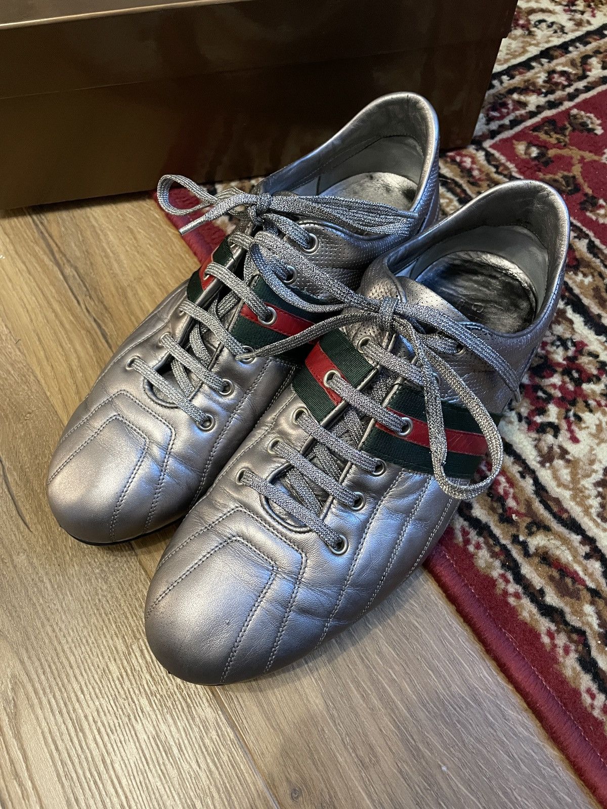 Gucci leather silver signature web shoes low-top