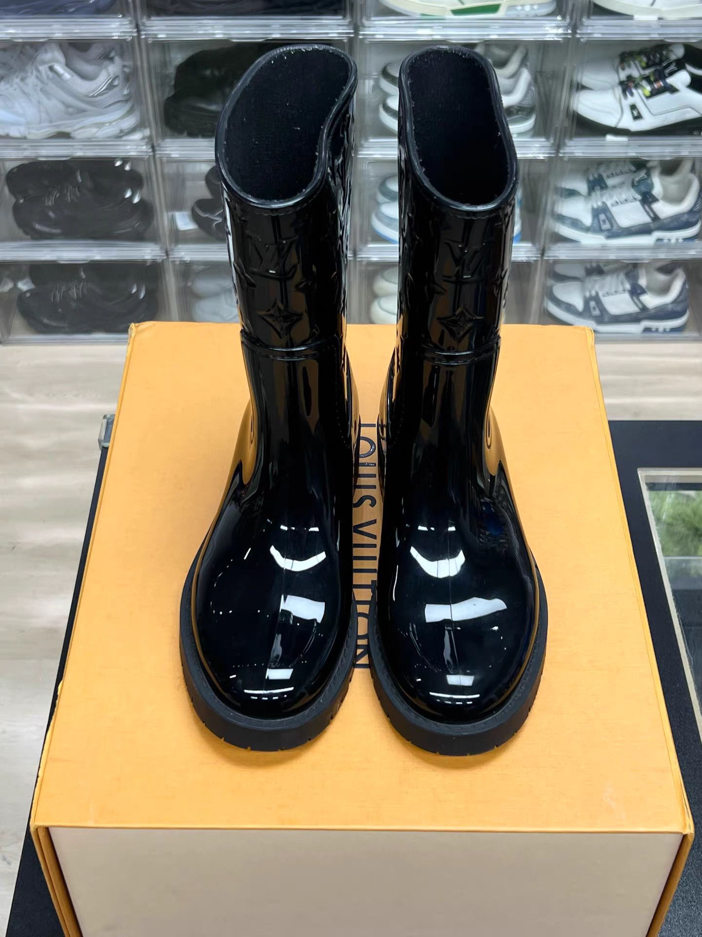 Louis Vuitton LV Drops Textured Print Flat Mid-Calf Boots K15 Size US 6 / IT 36 - 3 Thumbnail