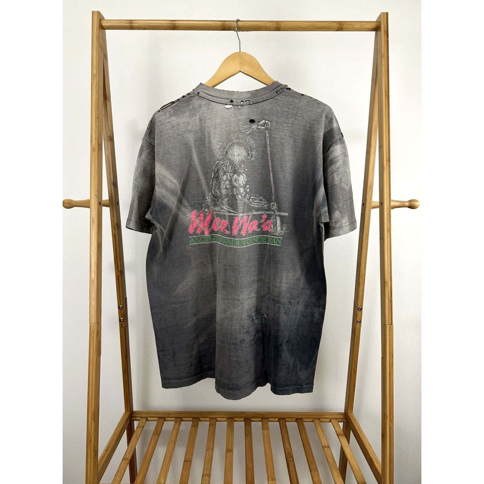 Hanes VINTAGE Ancient Hawaiian Canoe Man Gradient Sun Faded Streak Worn WIP T-Shirt XL Mens Size US XL / EU 56 / 4 - 2 Thumbnail