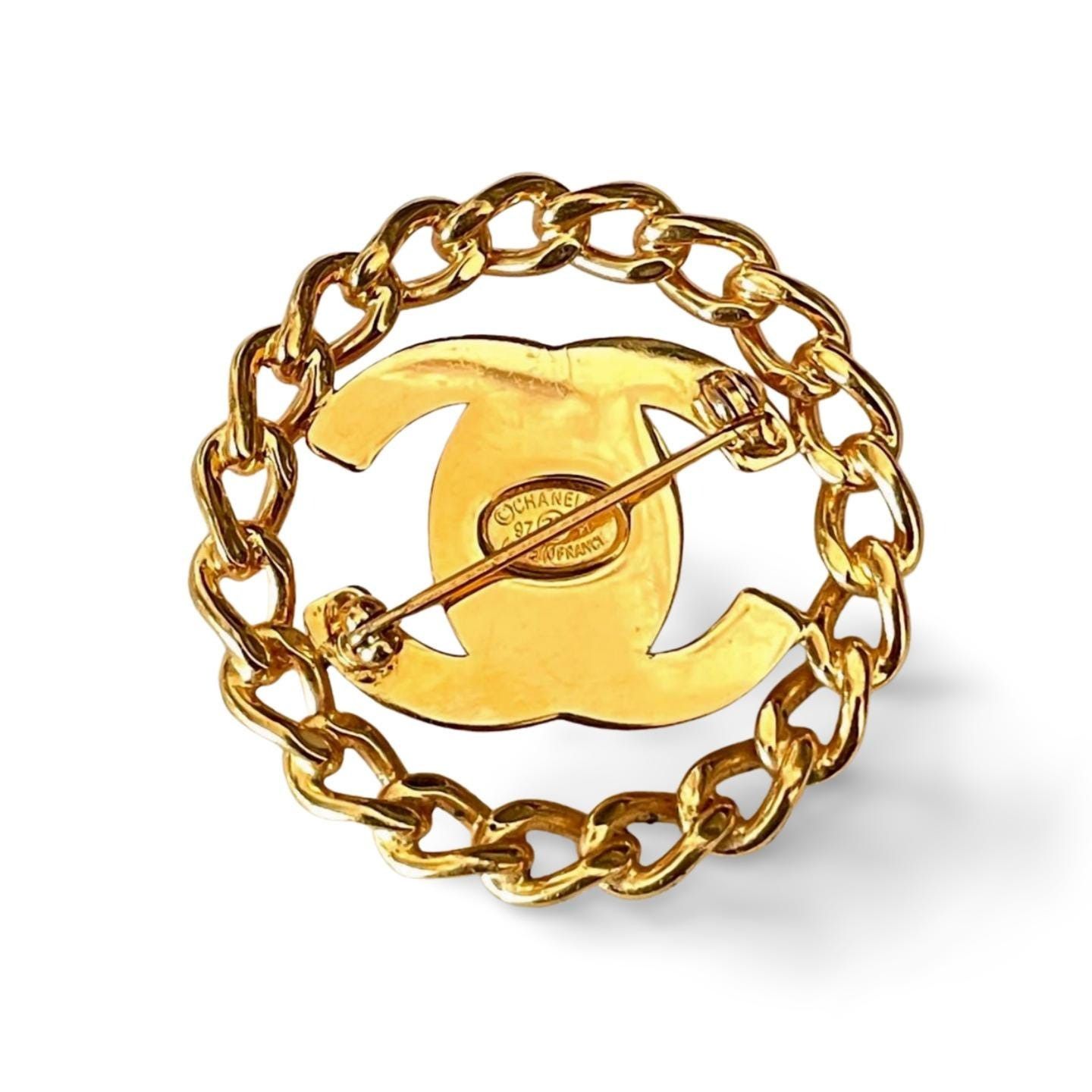 Chanel Vintage CHANEL golden chain frame turn lock CC pin brooch. Size ONE SIZE - 6 Thumbnail