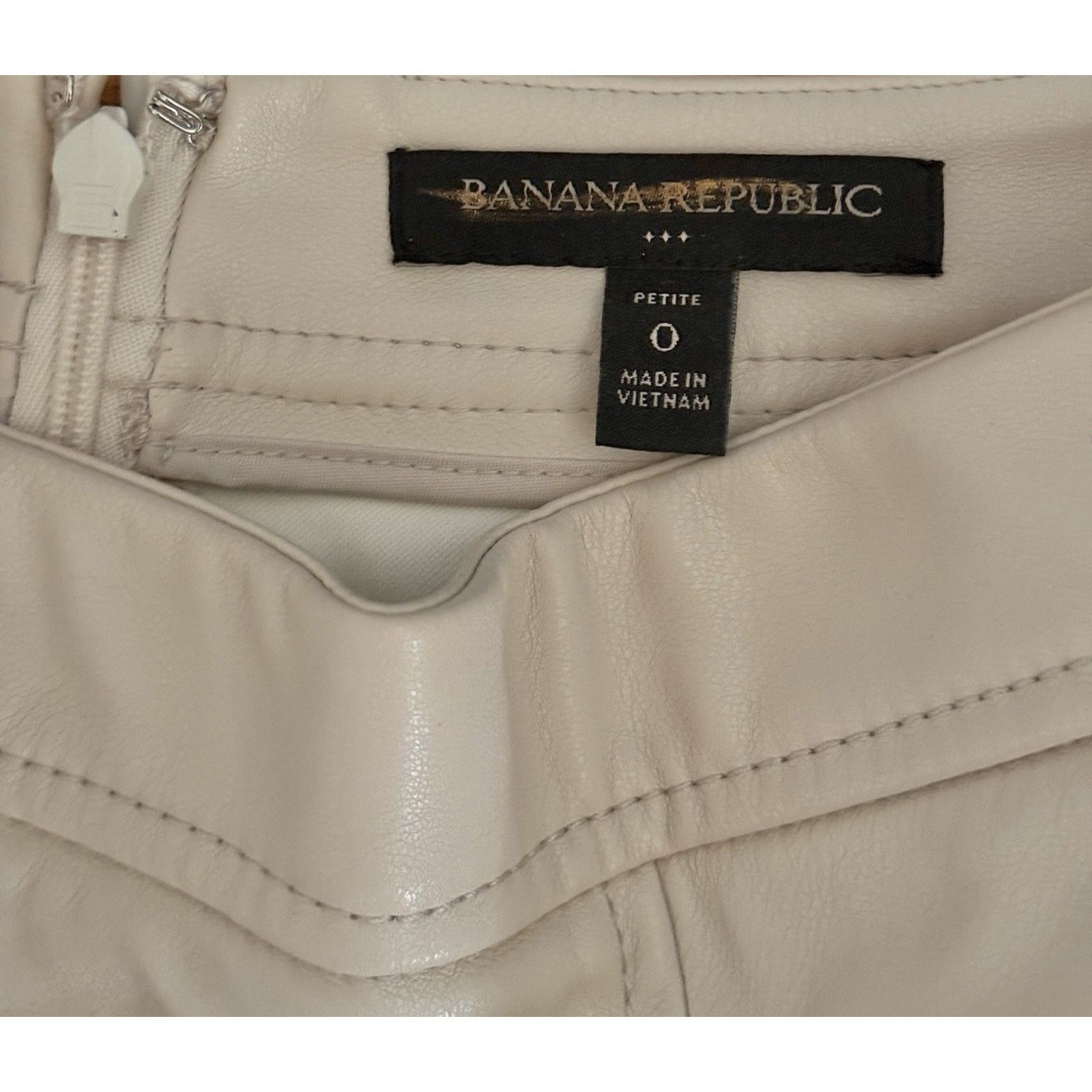 Banana Republic Banana Republic Women's Skirt Sz 0 Midi party faux leather Size 25" / US 0 / IT 36 - 4 Thumbnail