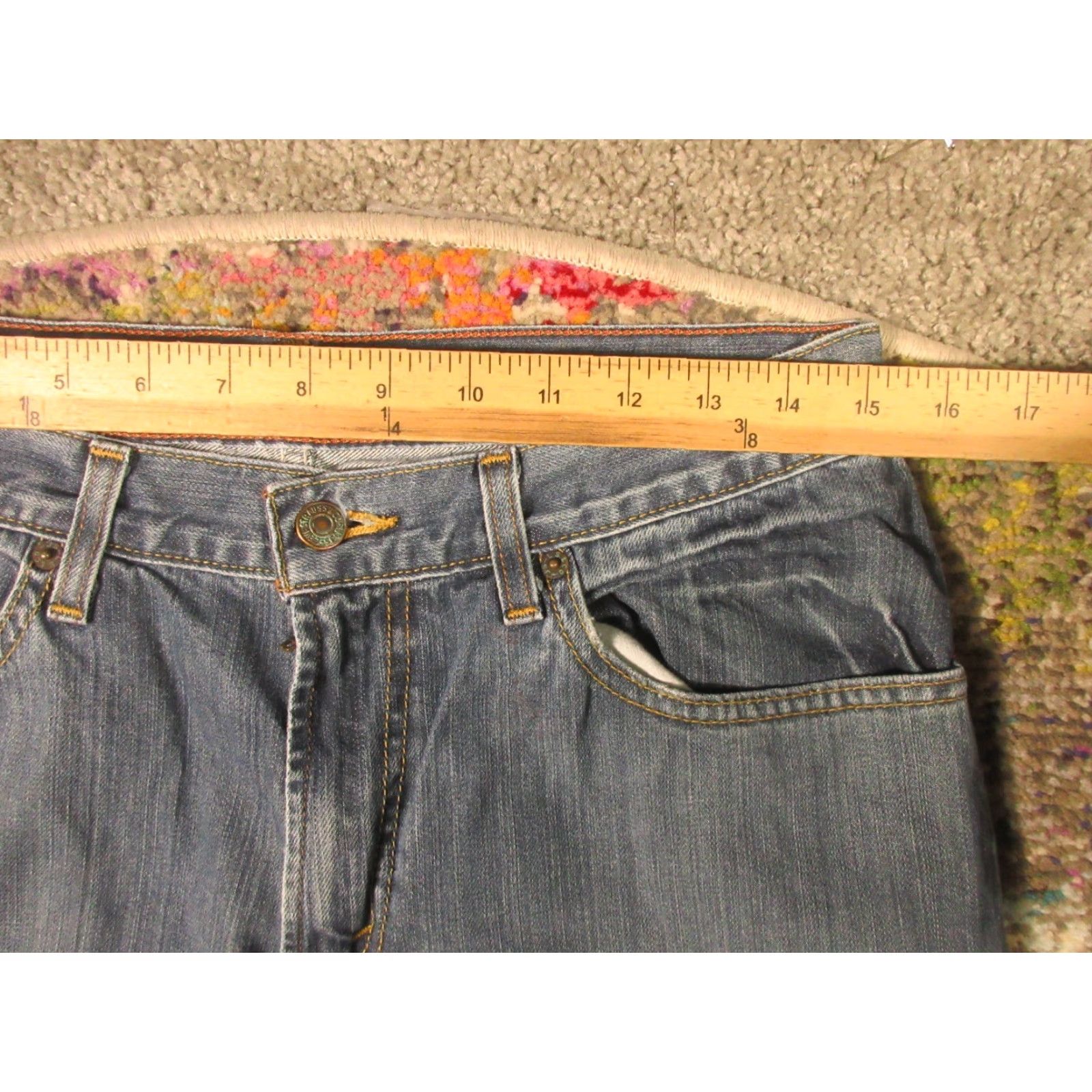 Levi's Levi's Jeans 31x32 Medium Wash Blue Denim Classic Relaxed Fit Straight Leg 5-Pocket Mens Size US 31 - 7 Thumbnail