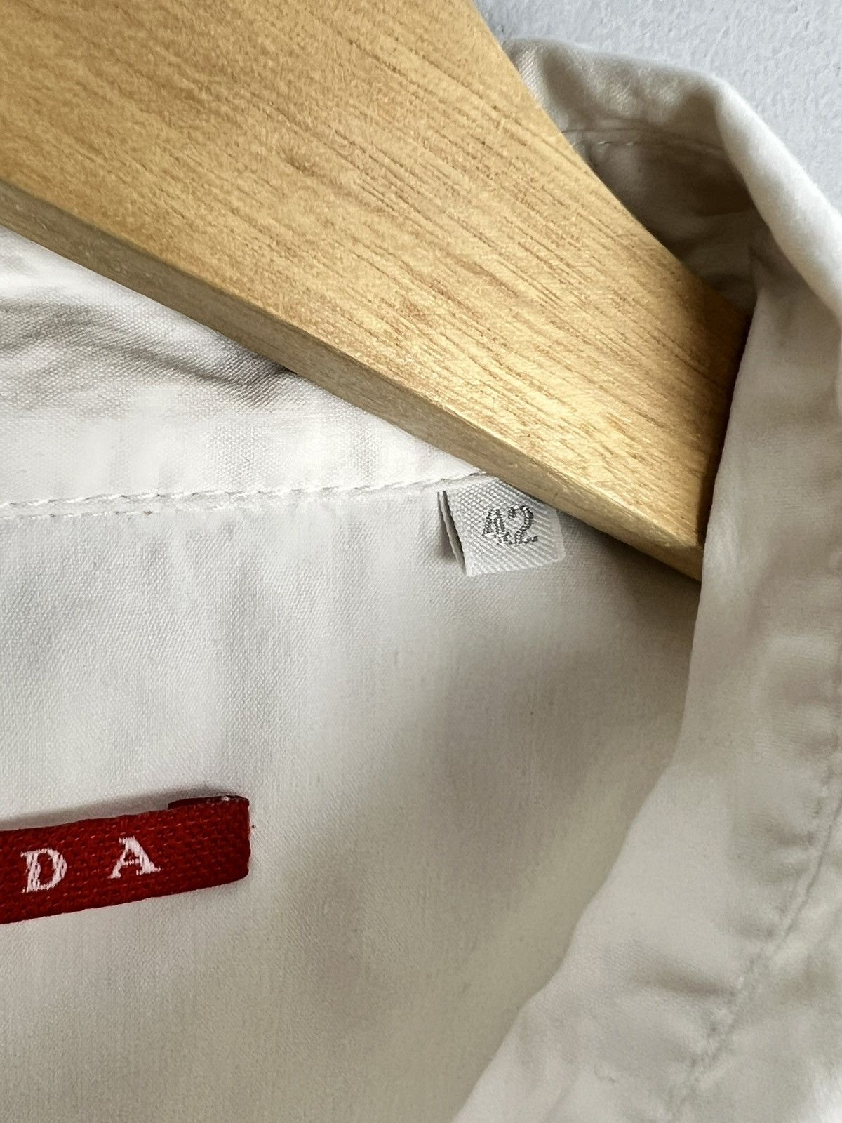 Designer × Prada White Classic Prada Button Up Shirt with back logo Size US M / EU 48-50 / 2 - 6 Thumbnail