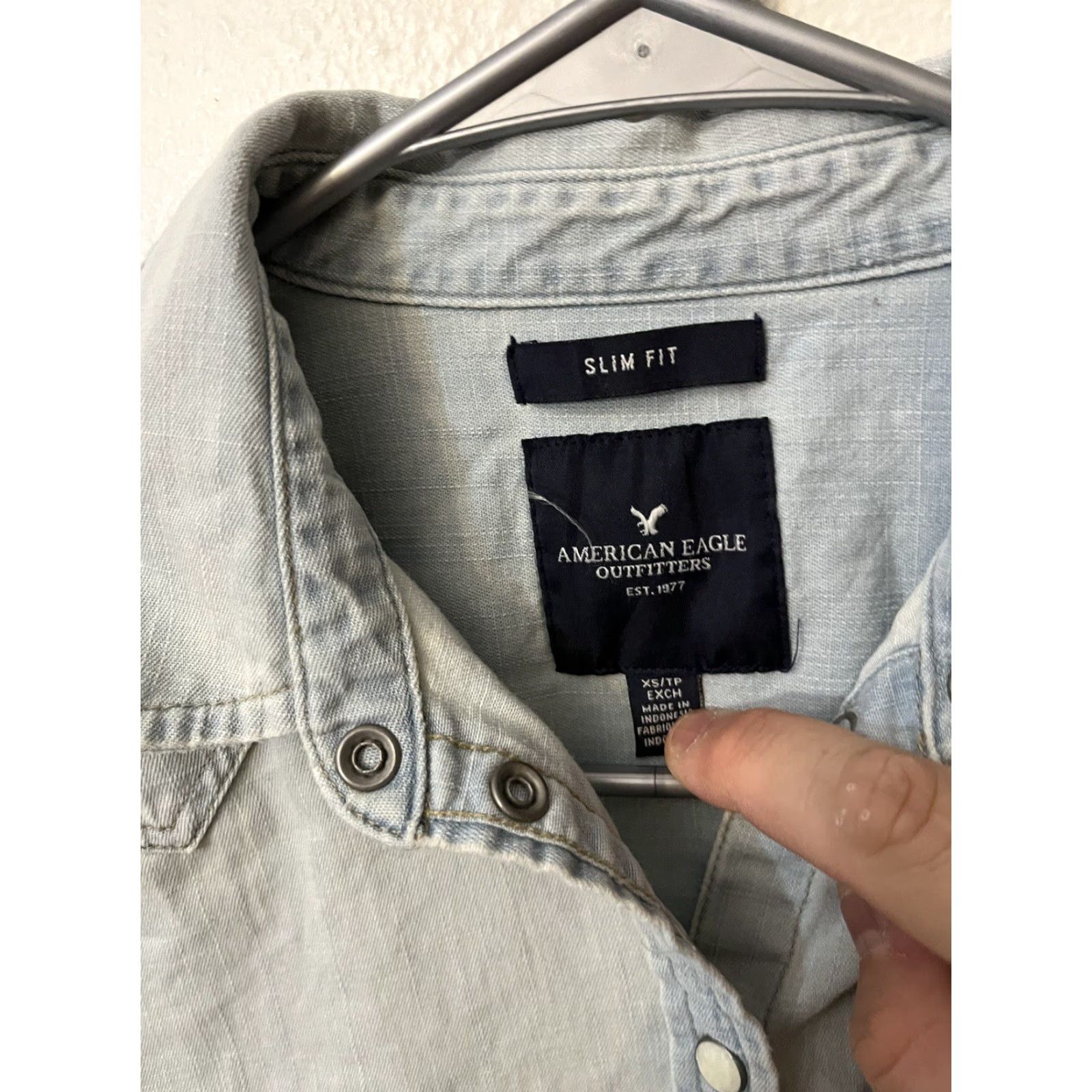 American Eagle Outfitters American Eagle Outfitters Shirt Womens XS Slim Blue Chambray Western Cowgirl Pearl Snap Size XS / US 0-2 / IT 36-38 - 2 Thumbnail