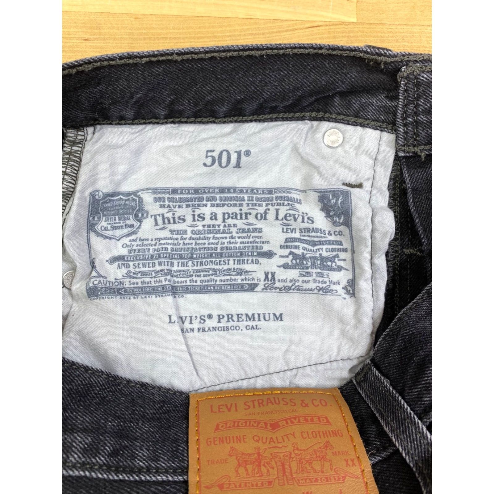 Levi's Levi's Denim Shorts Womens 26 Black Casual Button Fly Raw Hem #9812 Size 26" / US 2 / IT 38 - 5 Thumbnail