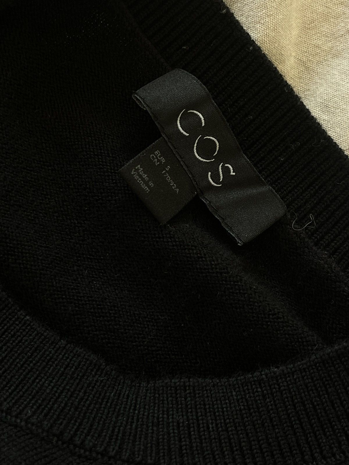 Cos Black 100% wool jumper / pullover Size US S / EU 44-46 / 1 - 4 Thumbnail