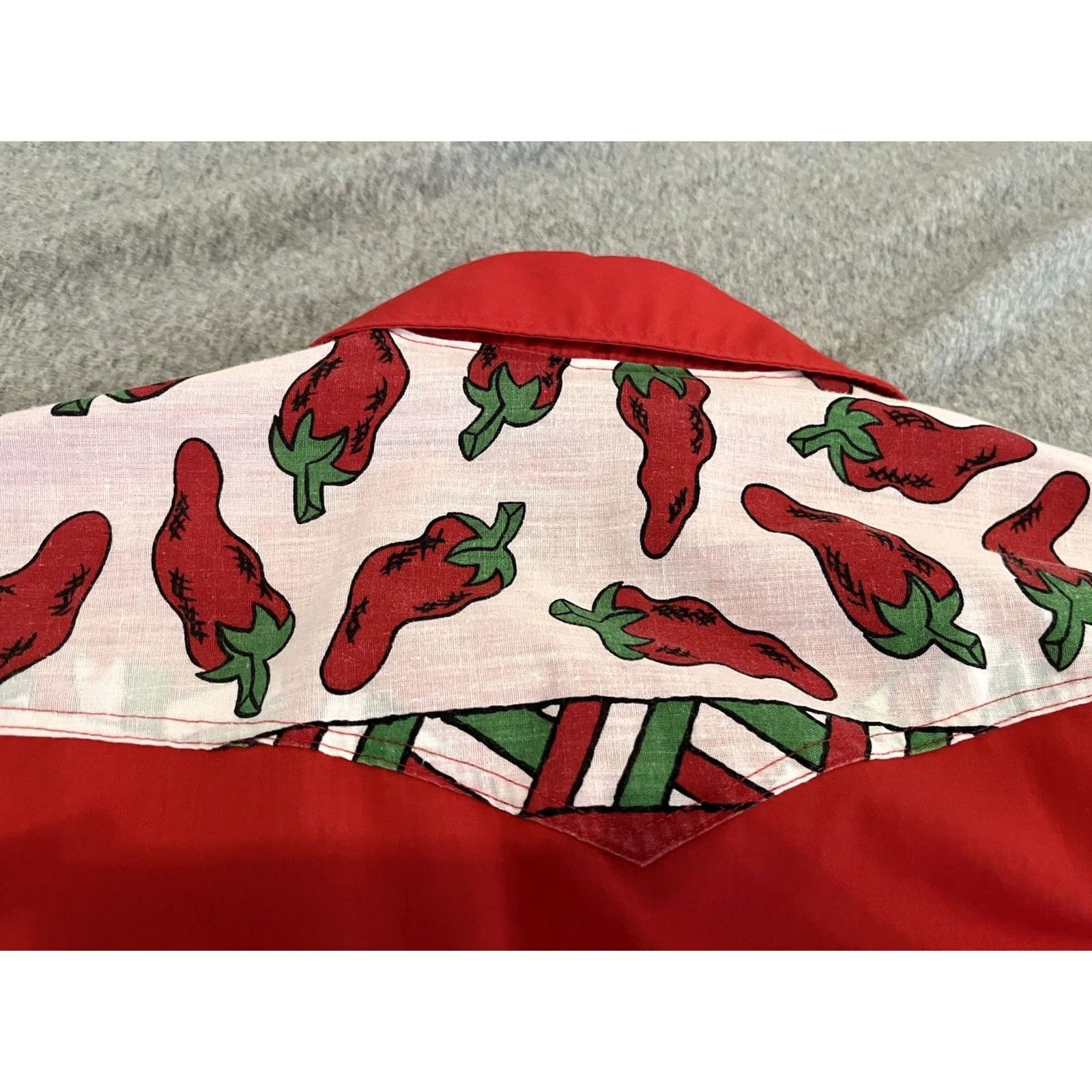 Vintage VINTAGE H Bar C Pearl Snap Western Cowboy Shirt Red Chili Peppers 16 34 Made USA Size US L / EU 52-54 / 3 - 6 Thumbnail