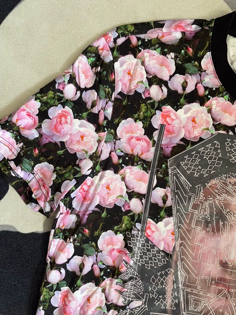 Givenchy Givenchy Short-sleeved T-shirt with a rose and plaid patch Size US M / EU 48-50 / 2 - 4 Thumbnail