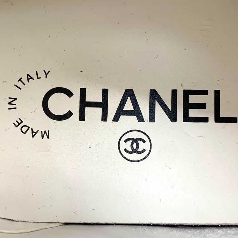 Chanel Chanel White double C logo lace-up casual flat sneakers Size US 7 / IT 37 - 7 Thumbnail