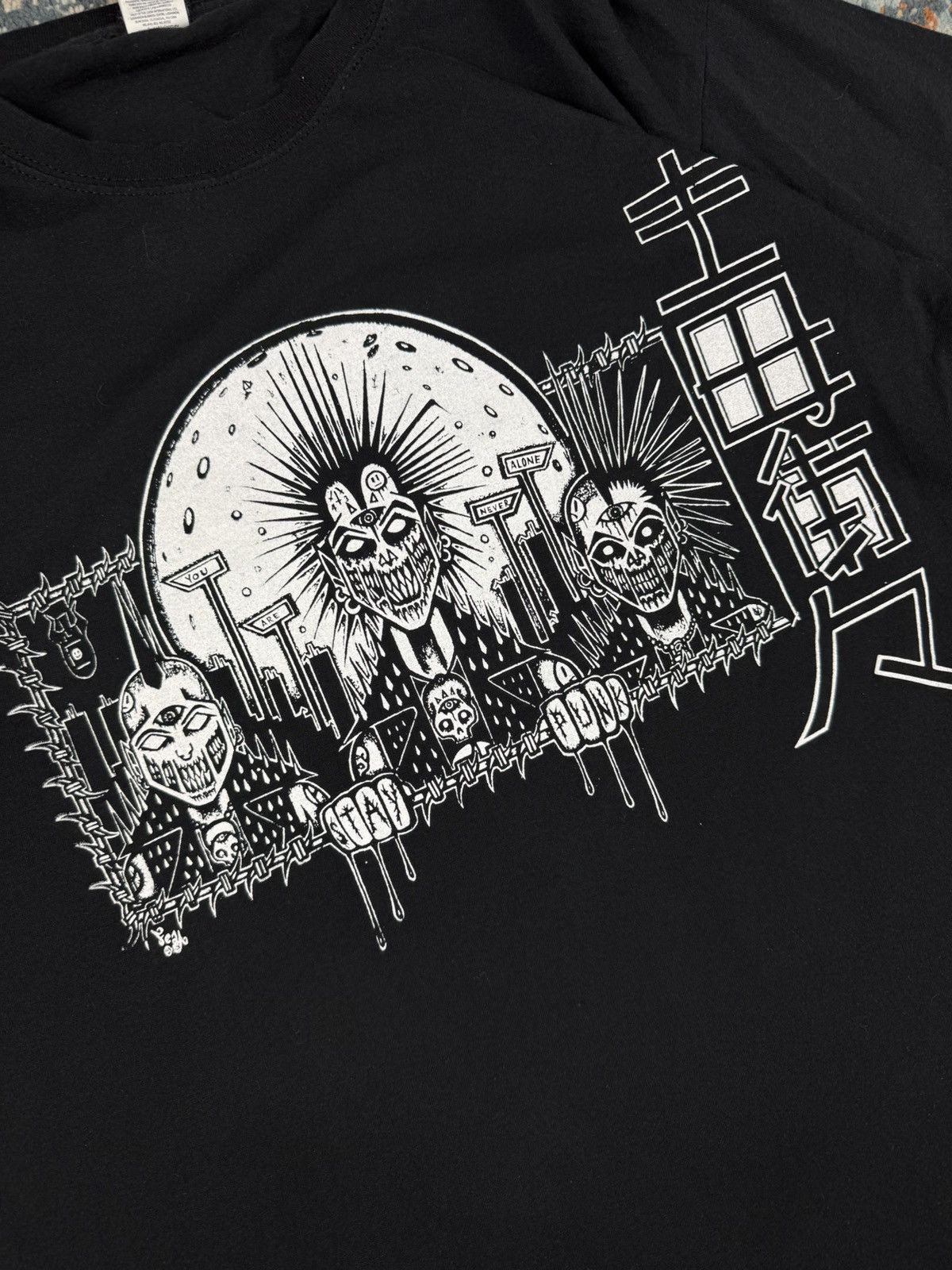 Band Tees × Vintage Vintage Y2K Grimmed out graphic band tee Size US L / EU 52-54 / 3 - 7 Thumbnail