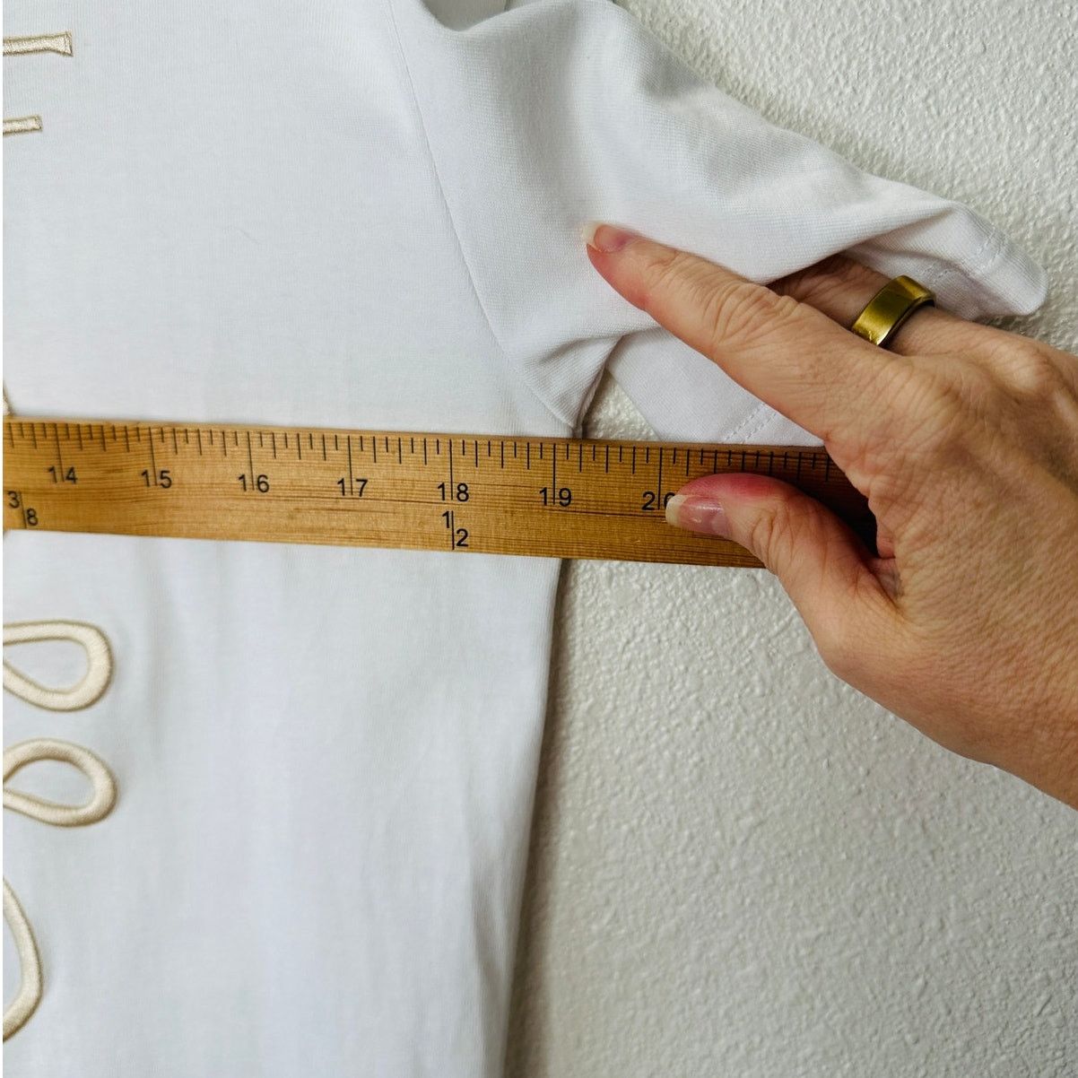 Loewe Loewe White Short Sleeve Cream Embroidered Logo Graphic Tee Size US S / EU 44-46 / 1 - 11 Thumbnail
