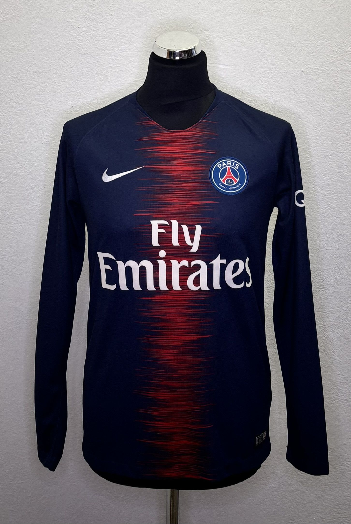 Nike Paris Saint Germain 2018/2019 Mbappe 29 Nike Football Jersey Size US S / EU 44-46 / 1 - 2 Thumbnail