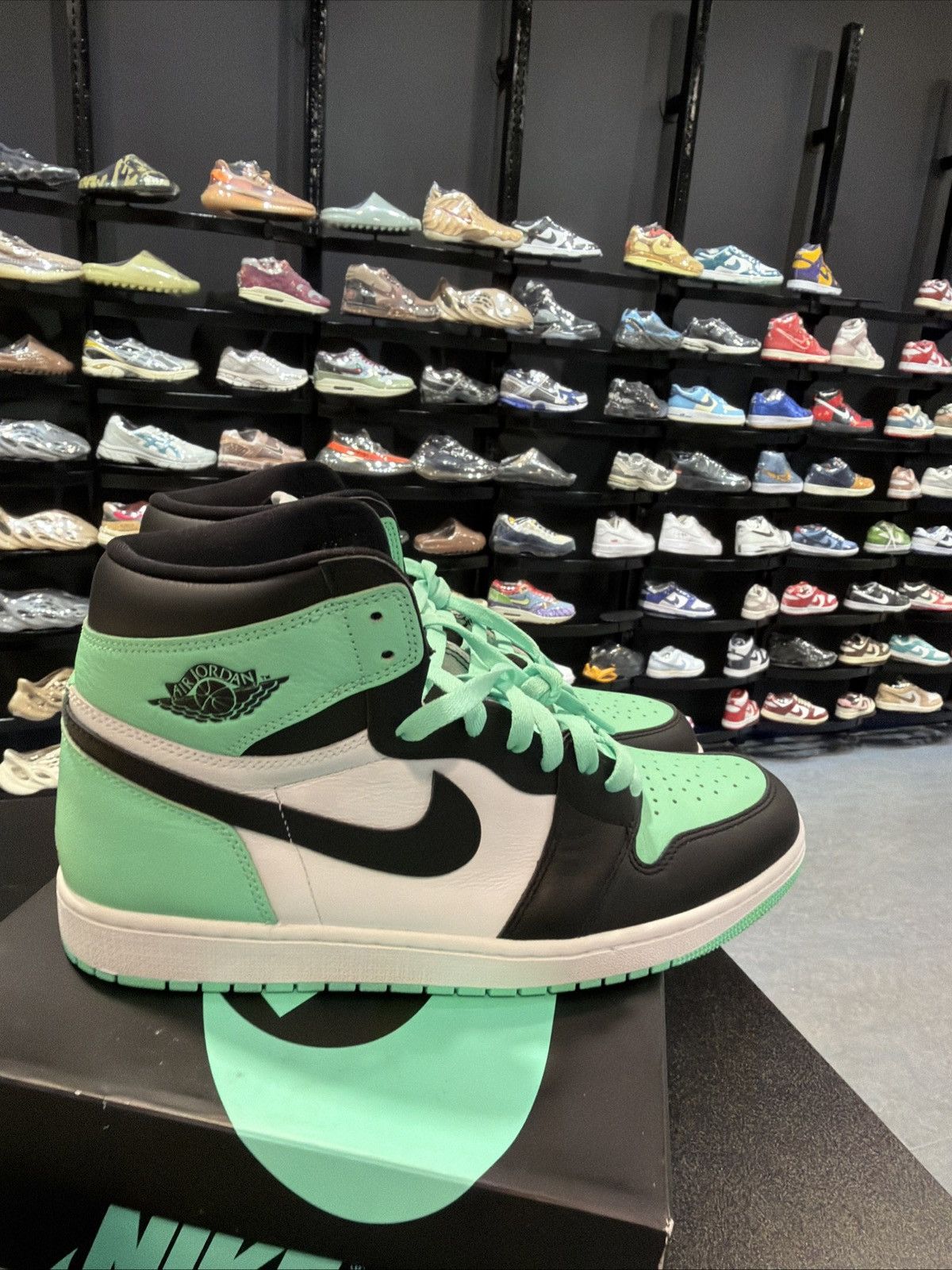 Jordan Brand Jordan 1 high size 13 green glow brand new quick shipp Size US 13 / EU 46 - 8 Thumbnail