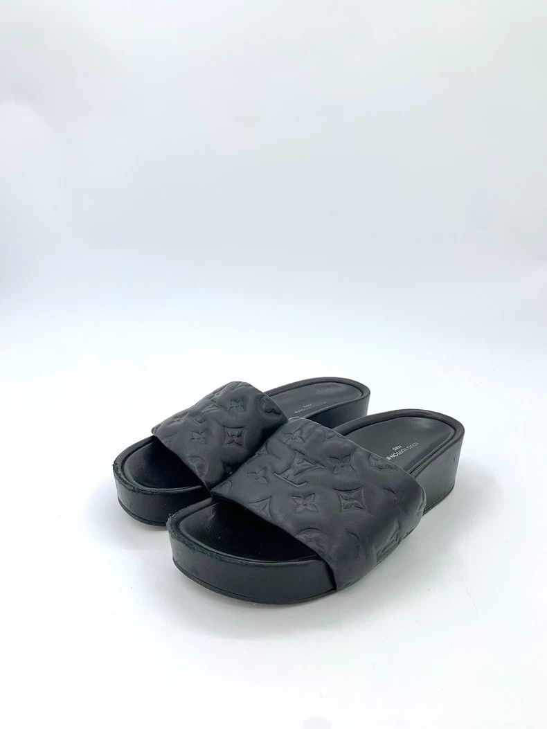 Louis Vuitton Louis Vuitton Black logo presbyopic leather slippers Size US 6.5 / IT 36.5 - 1 Thumbnail