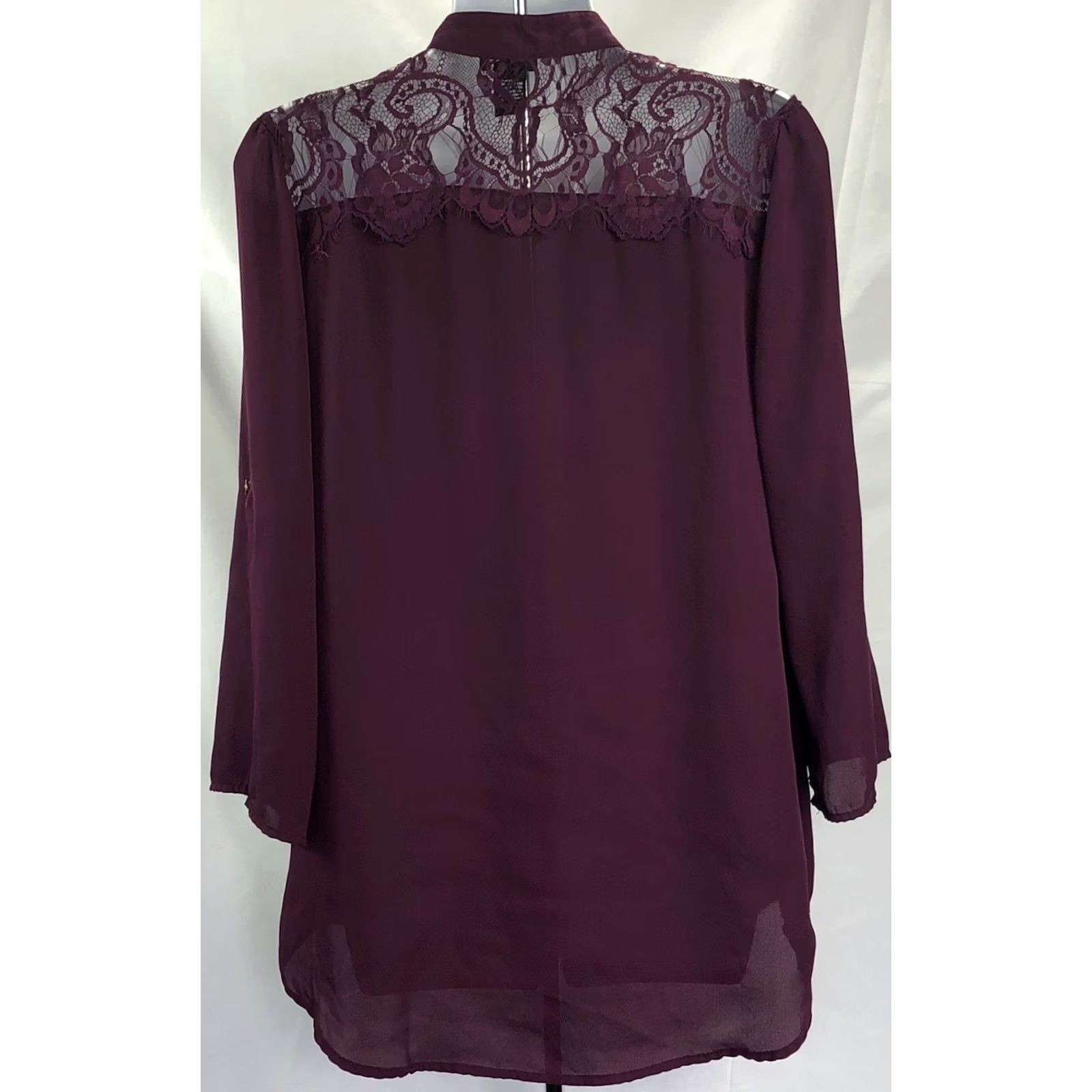 Vintage VINTAGE rue21 Blouse 3/4 Sleeve Purple M Lace Back Button V-Neck Chiffon Size M / US 6-8 / IT 42-44 - 4 Thumbnail