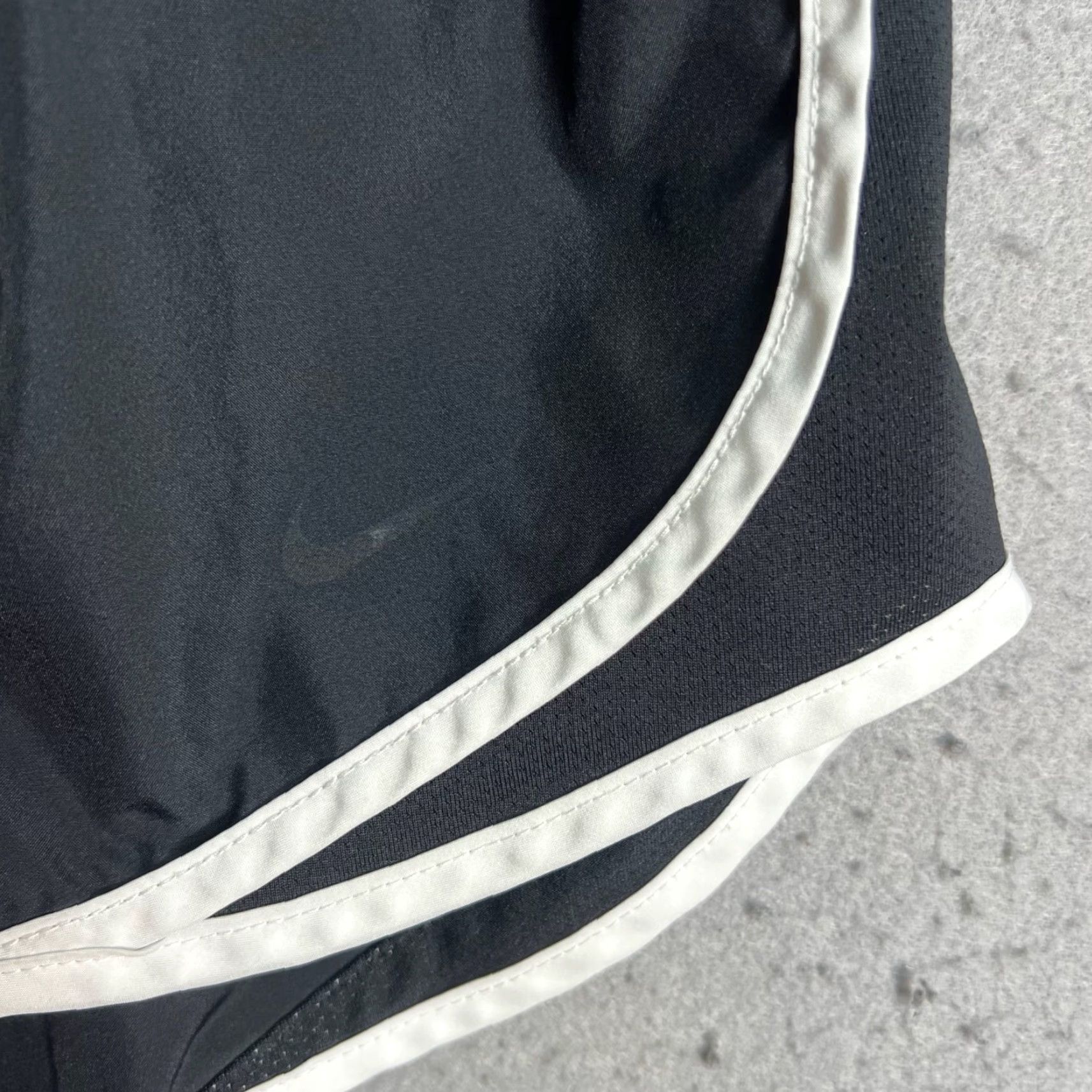 Nike Nike Shorts Dri-Fit Running Lined Drawstring Black White Small Womens Size 28" / US 6 / IT 42 - 7 Thumbnail