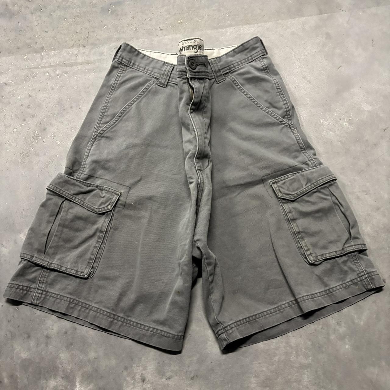 Japanese Brand × Vintage Crazy Vintage Y2K/2000s Baggy Grey Streetwear Skater Style Cargo Shorts! Size US 38 / EU 54 - 1 Thumbnail