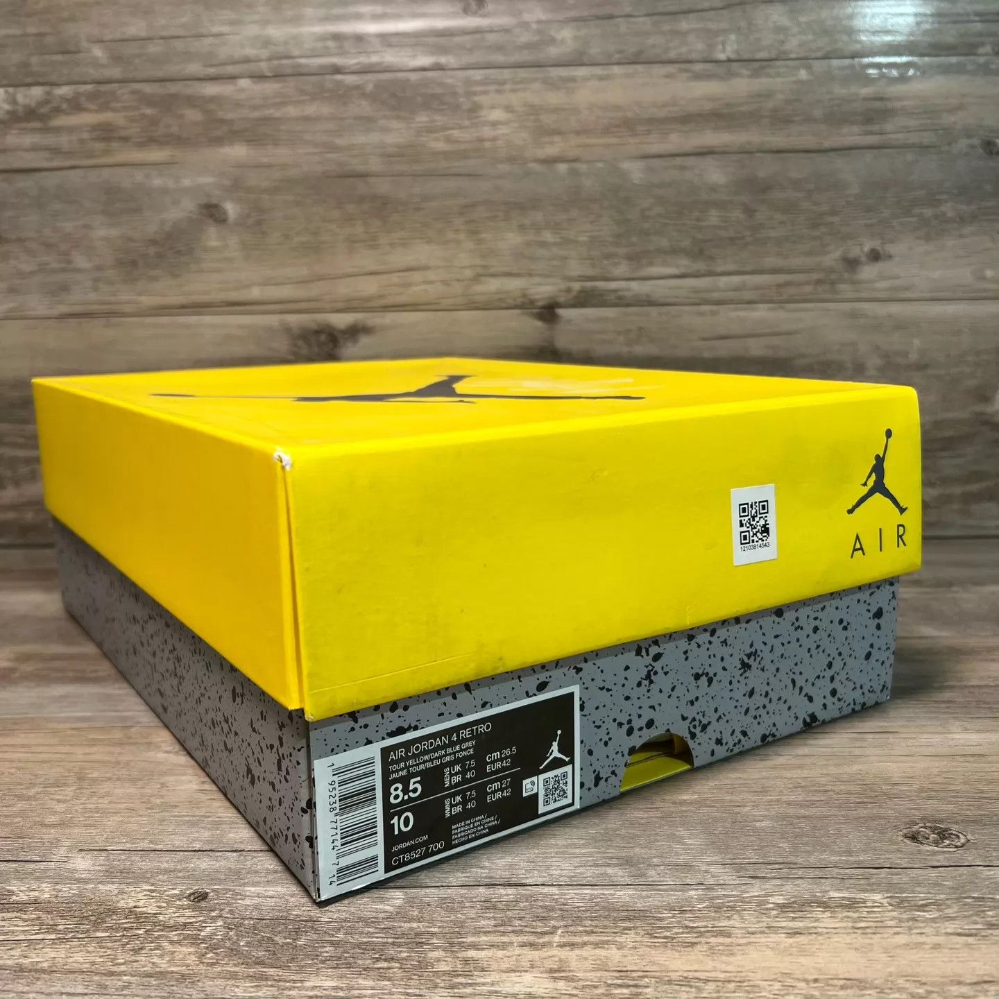Nike Air Jordan 4 AJ4 Black & Yellow CT8527-700 EUR 42 Size US 9 / EU 42 - 8 Thumbnail