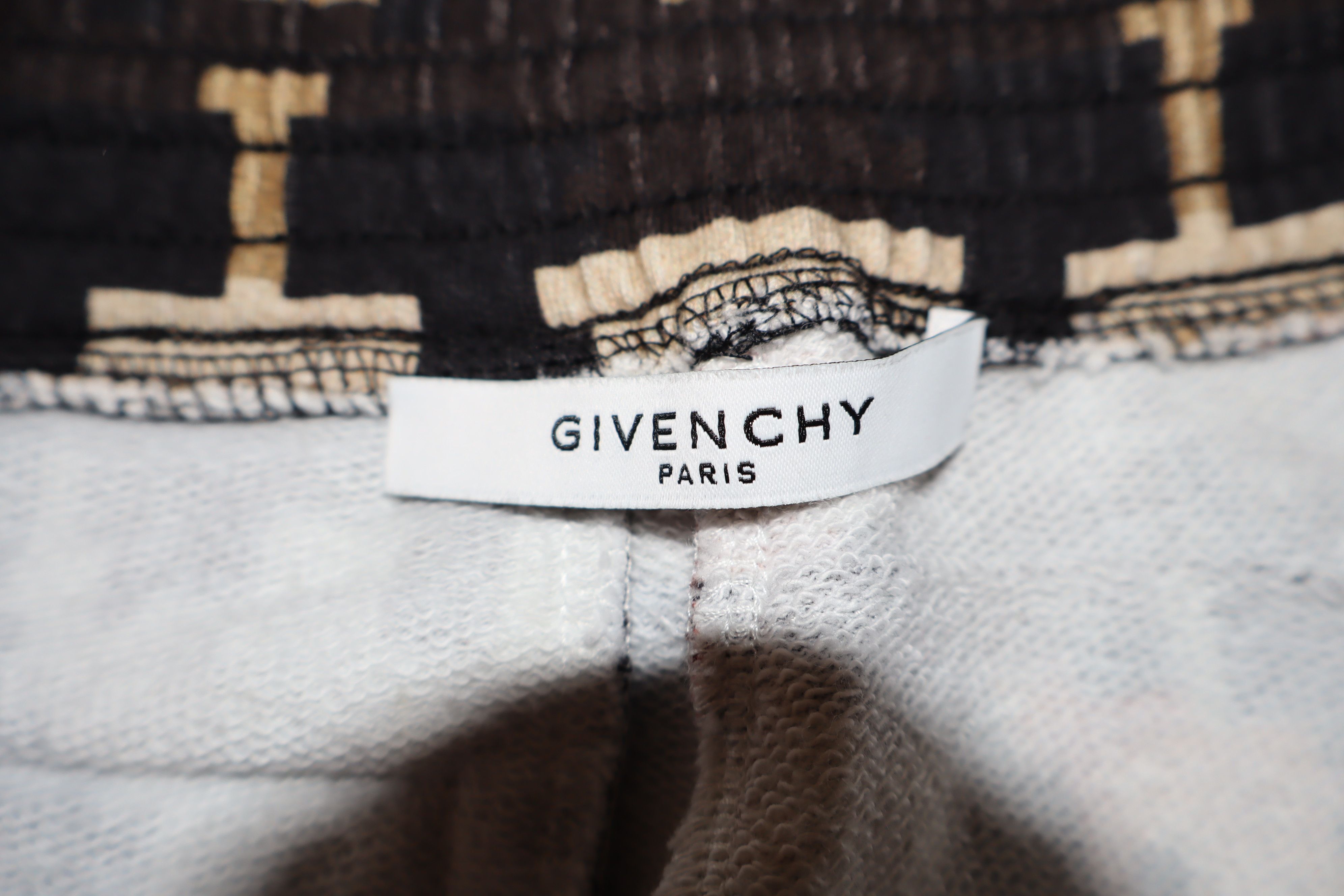 Givenchy Camo fire print shorts Size US 30 / EU 46 - 13 Thumbnail