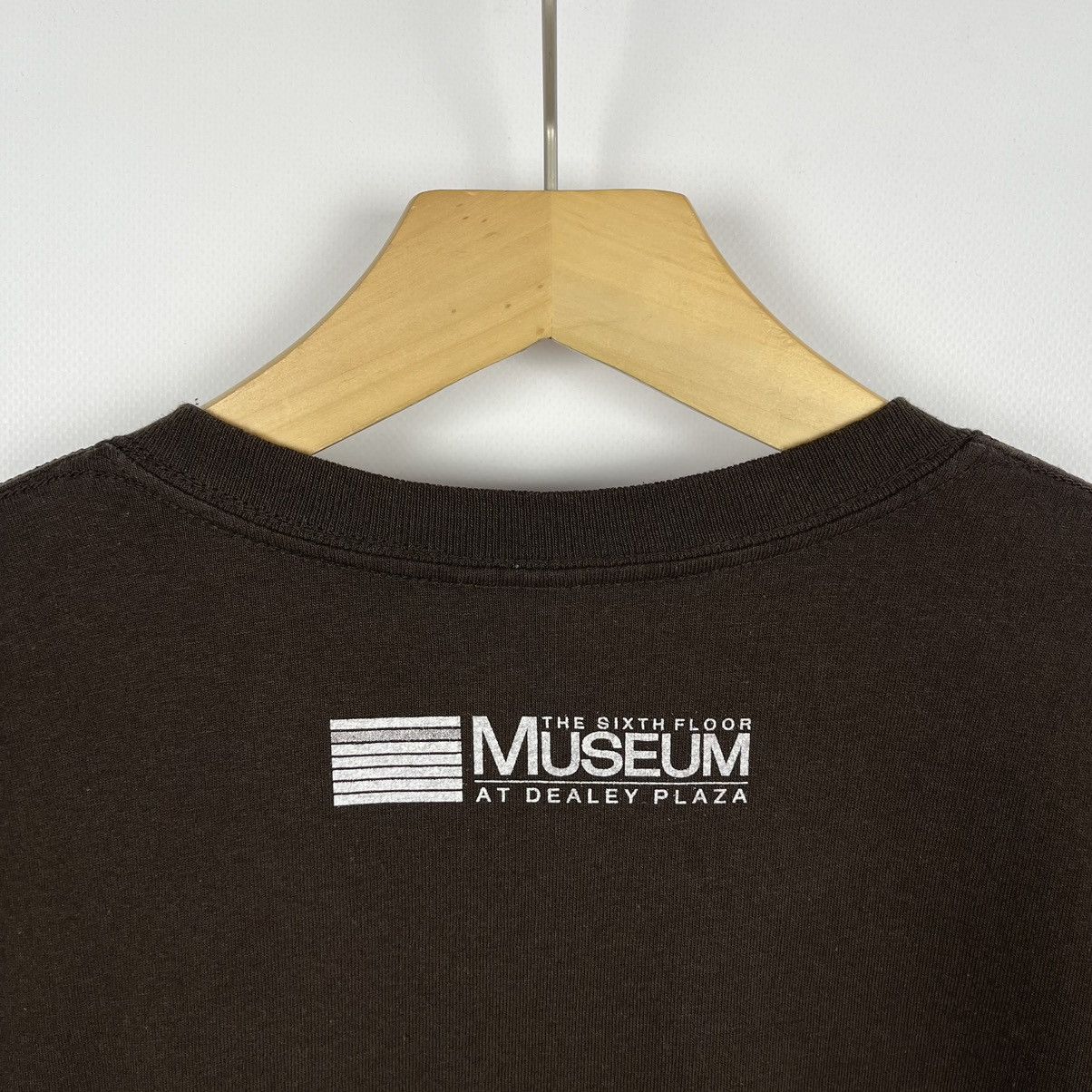 Vintage Vintage John F Kennedy graphic Museum USA tee 90’s Size US L / EU 52-54 / 3 - 19 Thumbnail