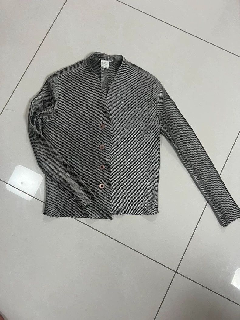 Issey Miyake Issey Miyake Grey pleated cardigan Size XS / US 0-2 / IT 36-38 - 1 Thumbnail