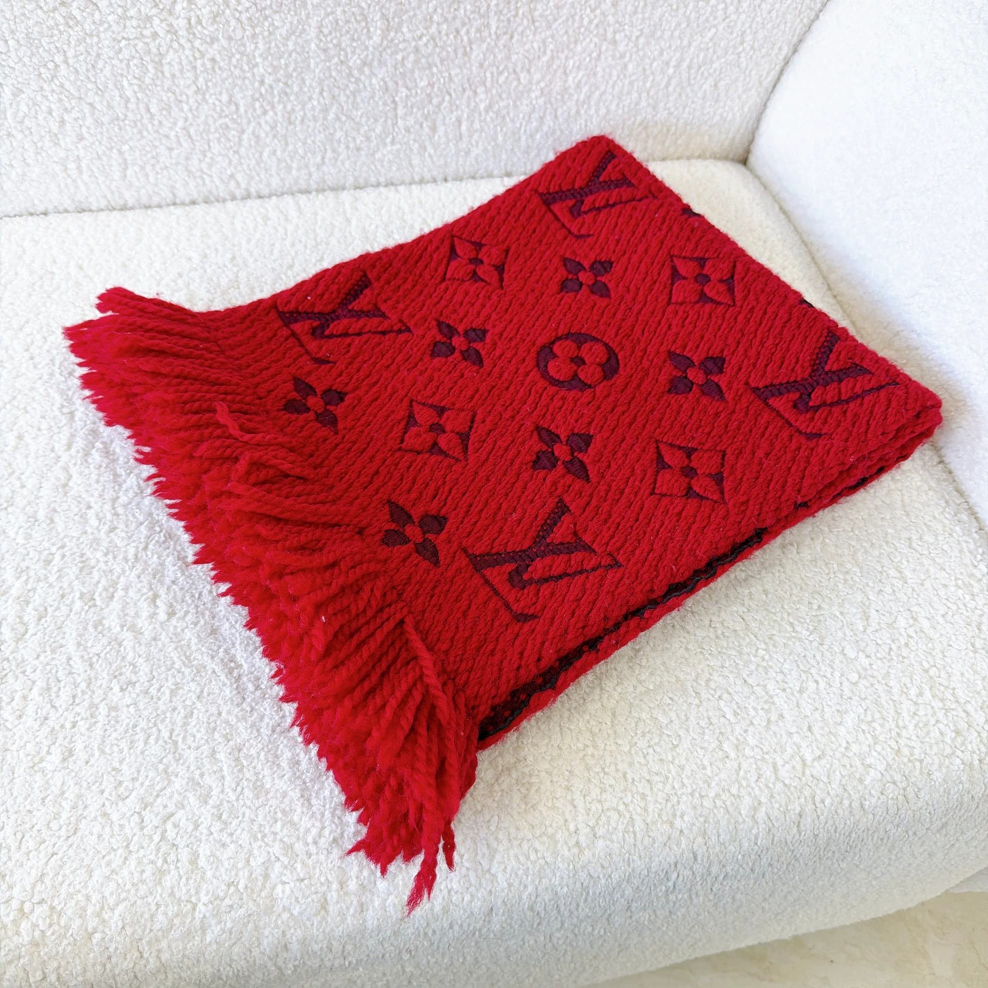 Louis Vuitton Louis Vuitton Red Wool Full Logo Fringe Scarf Size ONE SIZE - 1 Thumbnail