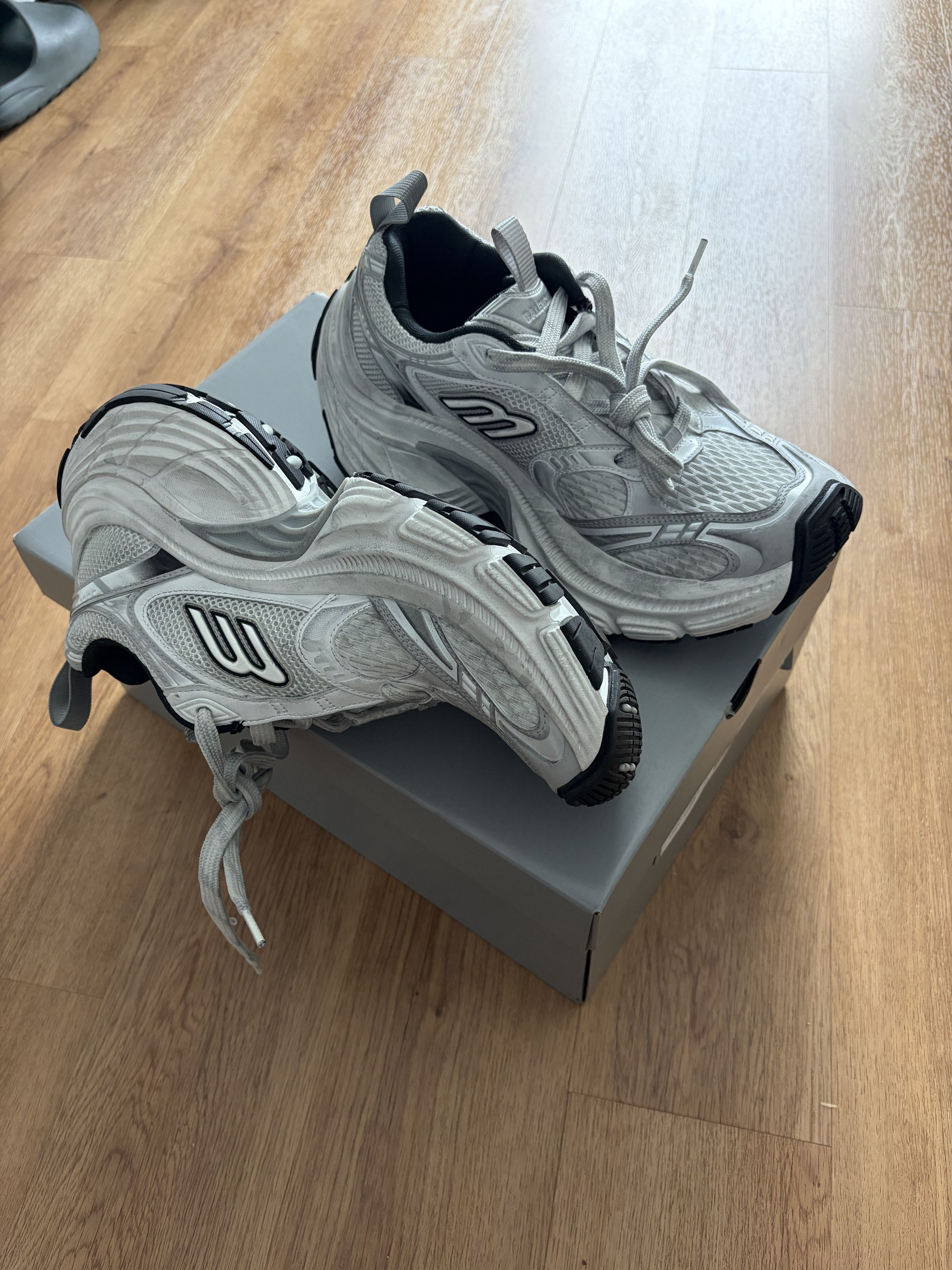 Balenciaga BALENCIAGA MEN'S 10XL SNEAKER Size US 6.5 / EU 39-40 - 2 Thumbnail