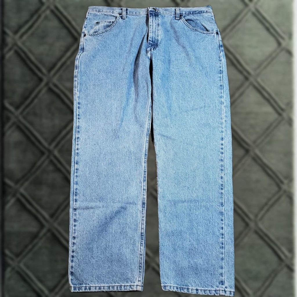 Wrangler WRANGLER 96501SL Jeans Regular Fit 40x30 Mens Blue Light Fade REGULAR FIT - 100% Cotton, Zipper Fly, Inseam 30, 40x30, Medium Wash, Regular Type Size US 40 / EU 56 - 1 Thumbnail