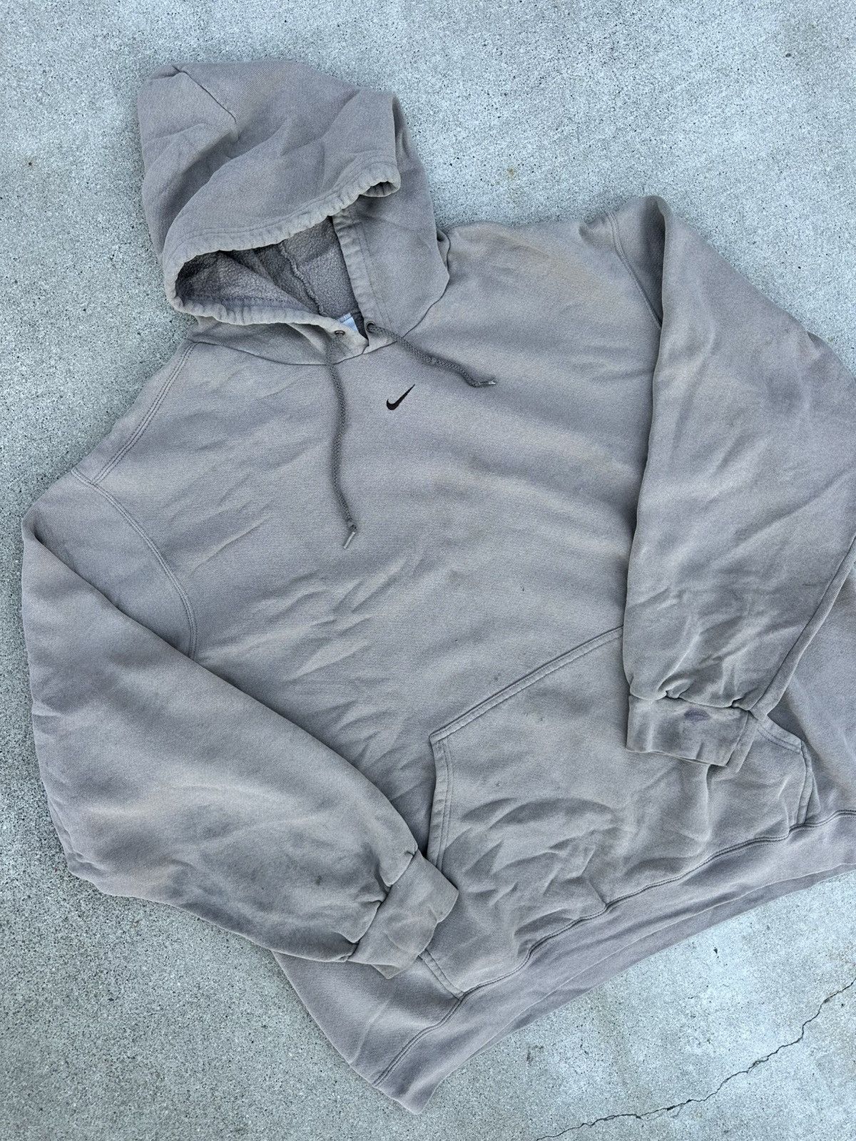 Nike × Vintage Vintage Y2K Nike Center Swoosh Hoodie Beige STAINS XXL Size US XXL / EU 58 / 5 - 2 Thumbnail