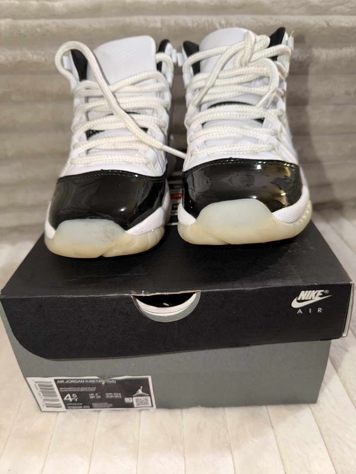 Jordan Brand Air Jordan 11 Retro (GS) Size 4.5Y WHITE/METALLIC GOLD-BLACK Size US 6 / IT 36 - 4 Thumbnail