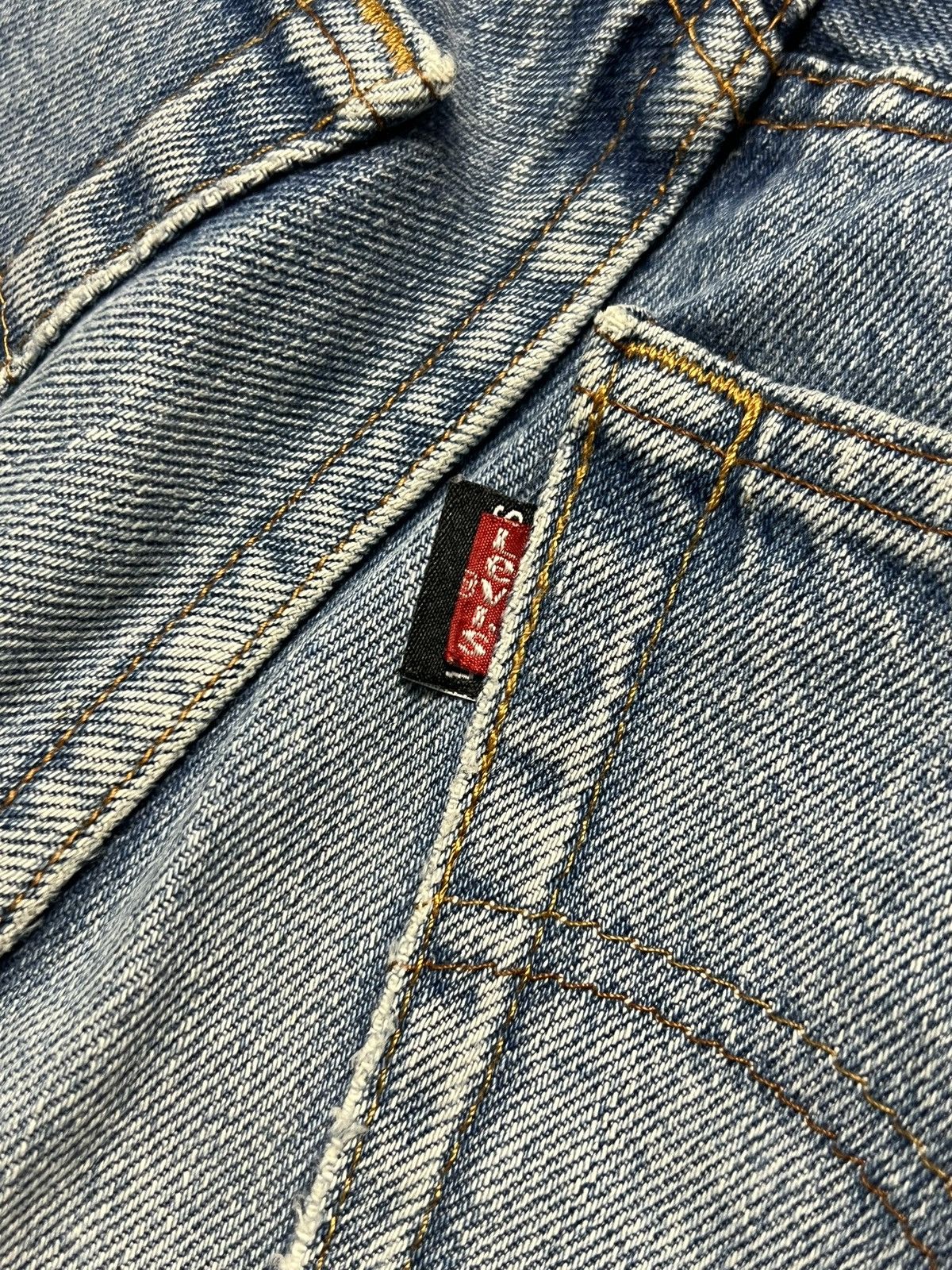 Vetements VETEMENTS x LEVIS FW17 RUNWAY EMBROIDERED LOGO DENIM JEANS Size US 28 / EU 44 - 9 Thumbnail