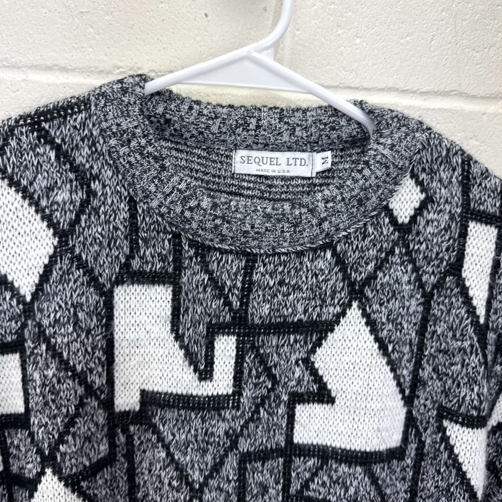 Liz Claiborne VINTAGE Claiborne Sweater Adult Medium Gray Geometric Wool Blend Pullover Crew Neck Long Sleeve Mens Size US M / EU 48-50 / 2 - 3 Thumbnail