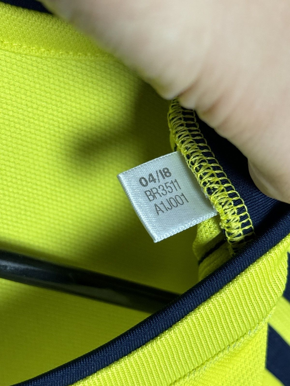 Adidas Colombia National Team 18/19 Home Football Jersey Size US L / EU 52-54 / 3 - 8 Thumbnail