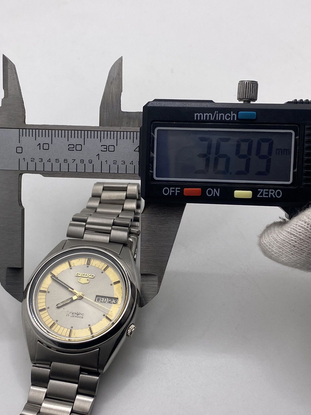Seiko Vintage Seiko 5 Automatic 7009 Gray Dial Men’s Wristwatch Size 36 - 8 Thumbnail