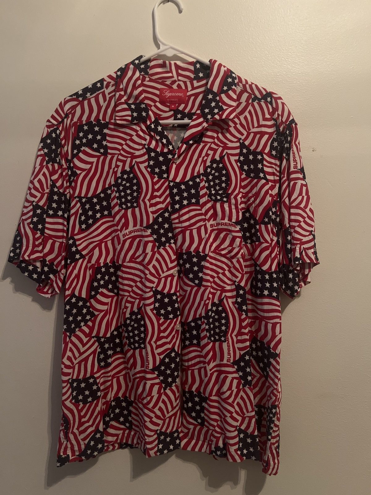 Supreme Supreme flags S/S shirt Size US M / EU 48-50 / 2 - 1 Thumbnail