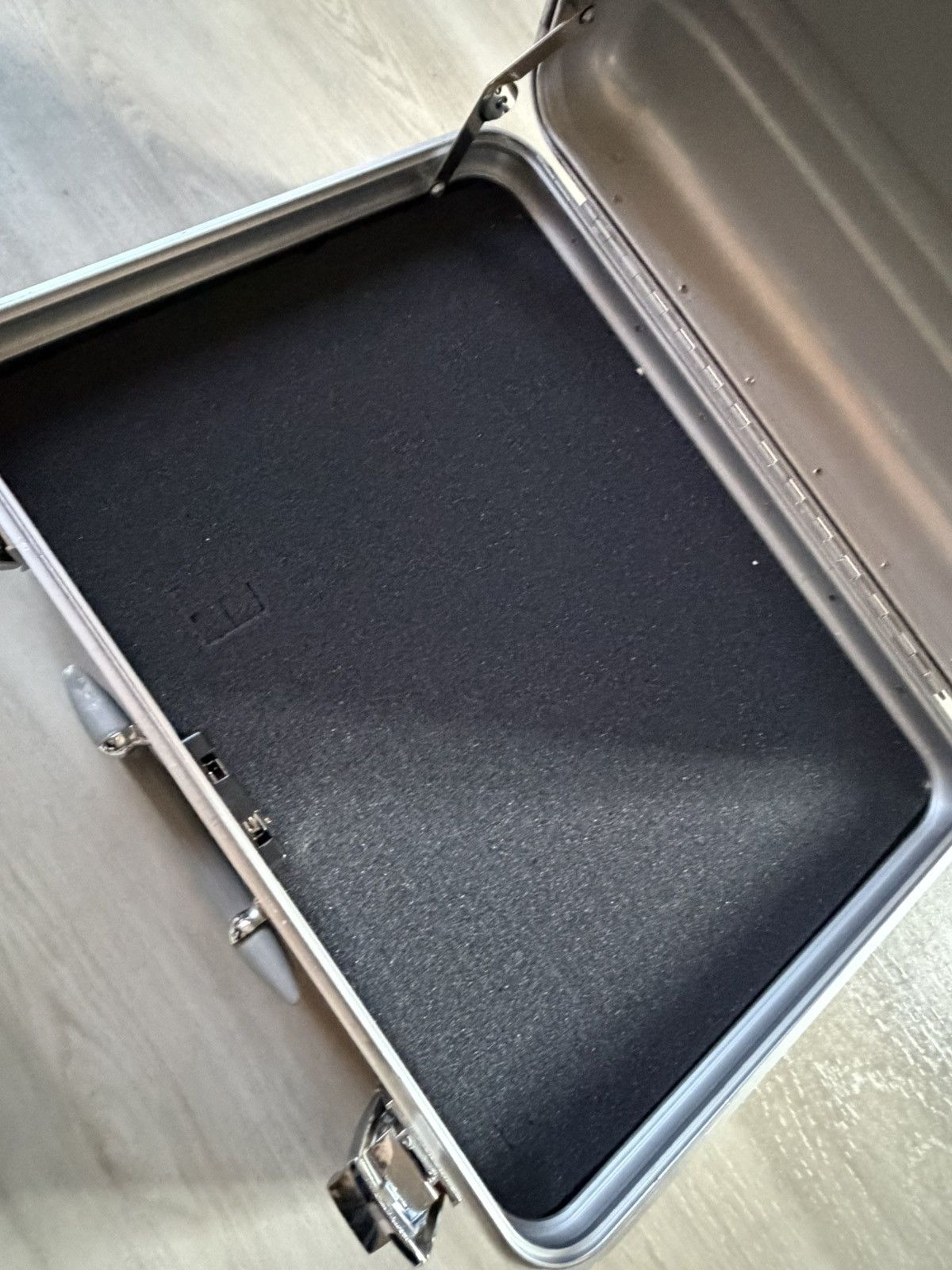 Other Zero Centurion Elite Halliburton Aluminum Briefcase Case Size ONE SIZE - 8 Thumbnail