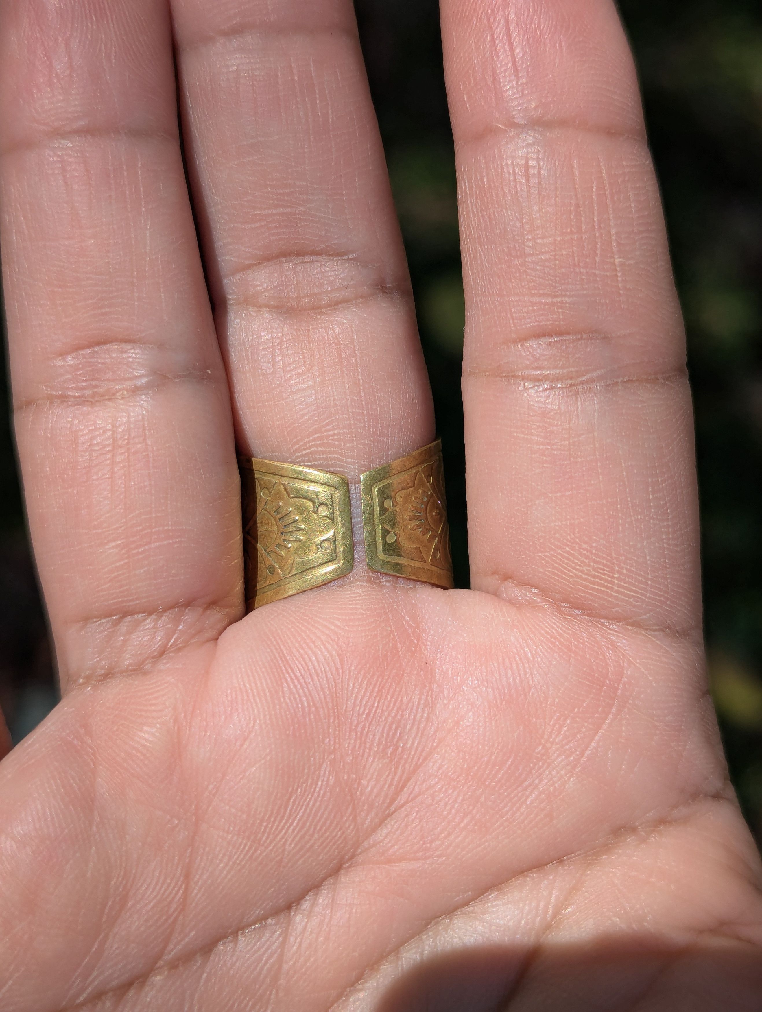 Vintage Vintage Brass Ring with Floral Engravings Size ONE SIZE - 2 Thumbnail