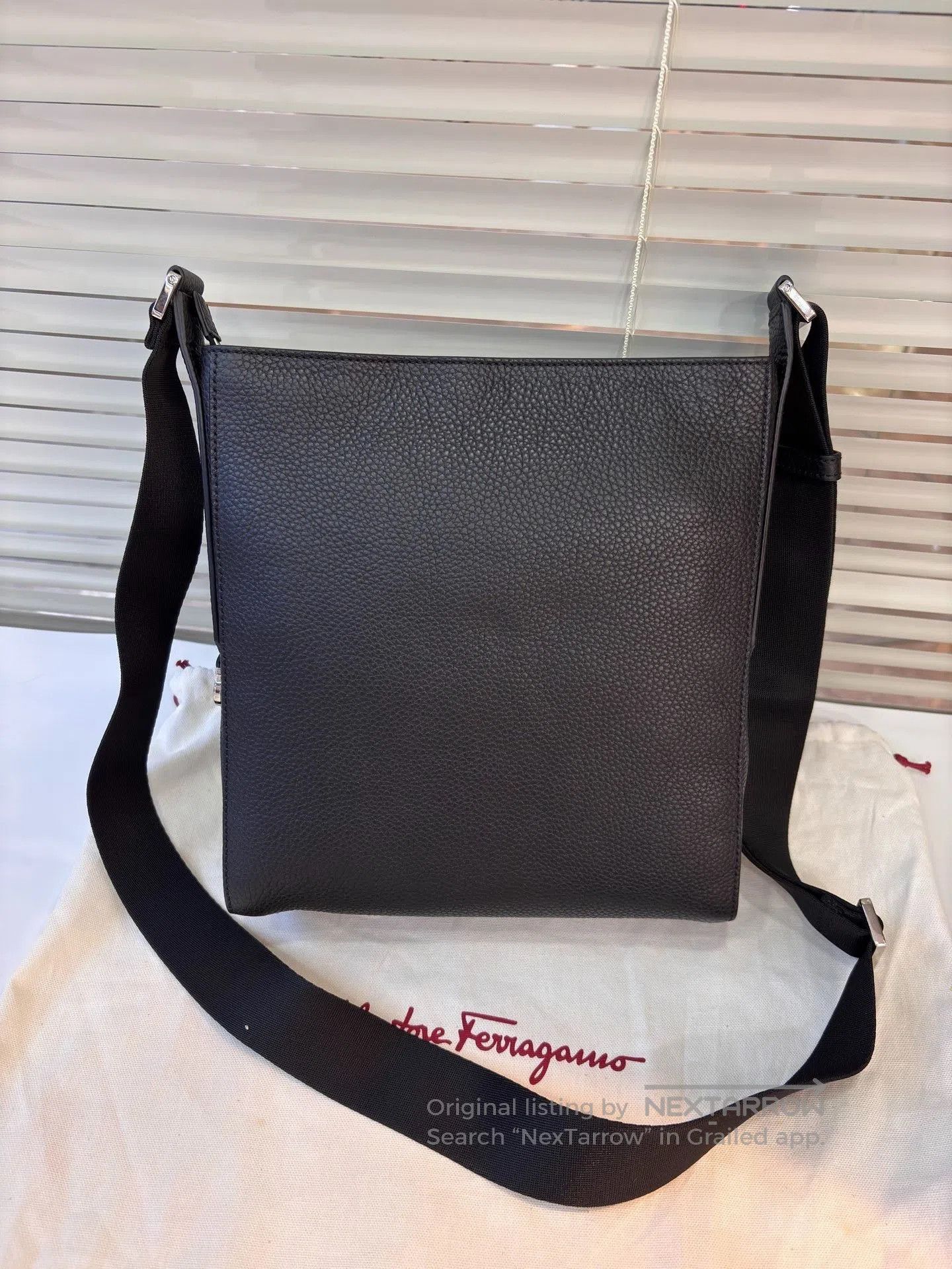 Salvatore Ferragamo Ferragamo Black Leather Men's Shoulder Bag. Size ONE SIZE - 8 Thumbnail