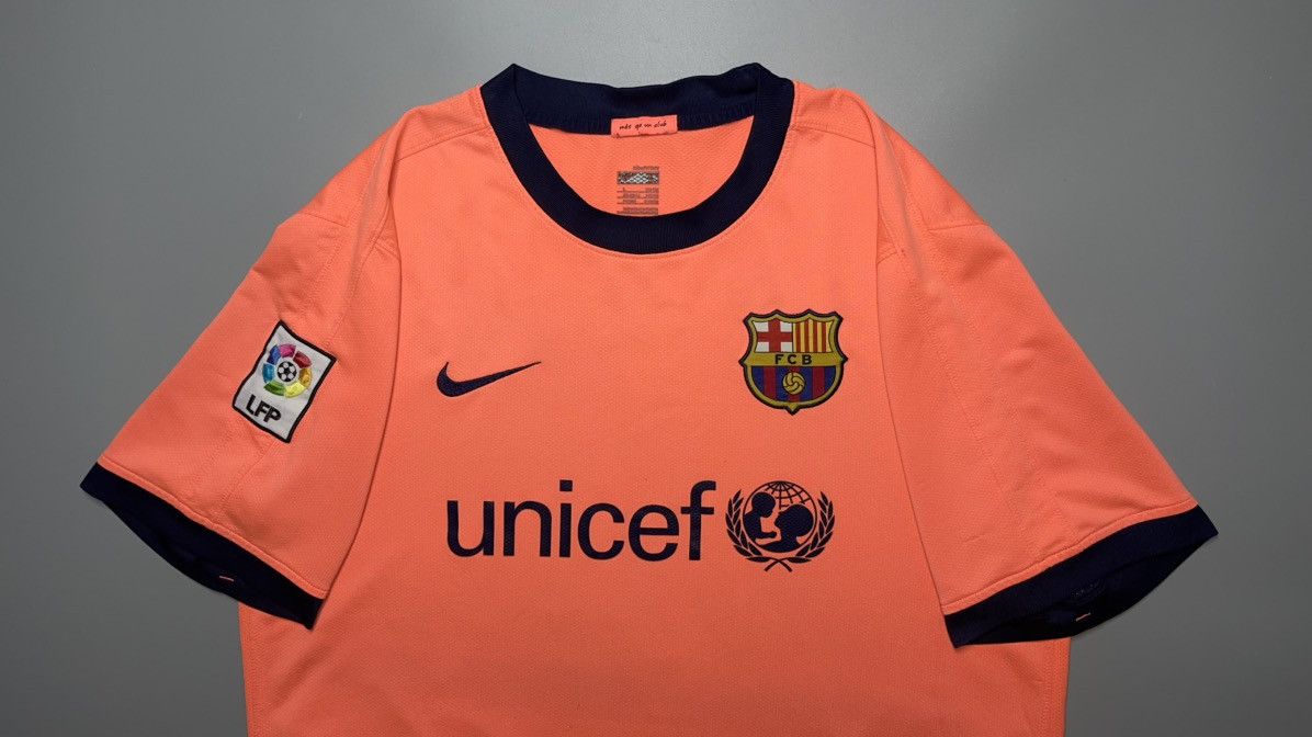 Nike BARCELONA NIKE 2009/2010 FOOTBALL AWAY JERSEY #10 MESSI Size US L / EU 52-54 / 3 - 3 Thumbnail