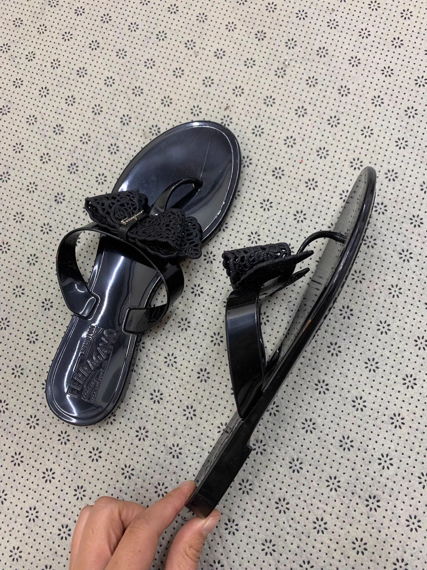 Salvatore Ferragamo Ferragamo Black Bow Strap Sandals US 6 New Size US 6 / IT 36 - 2 Thumbnail