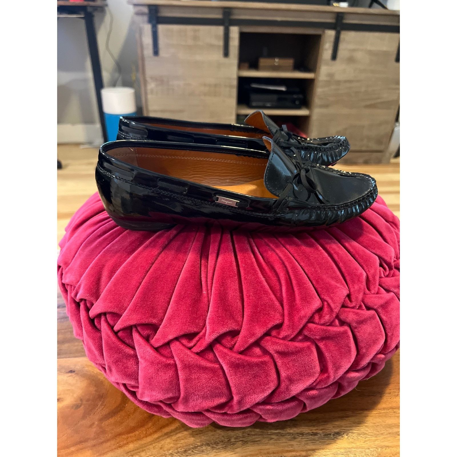 Salvatore Ferragamo Salvatore Ferragamo Women's Black Patent Leather Loafers Bow Size US 9 / IT 39 - 1 Thumbnail